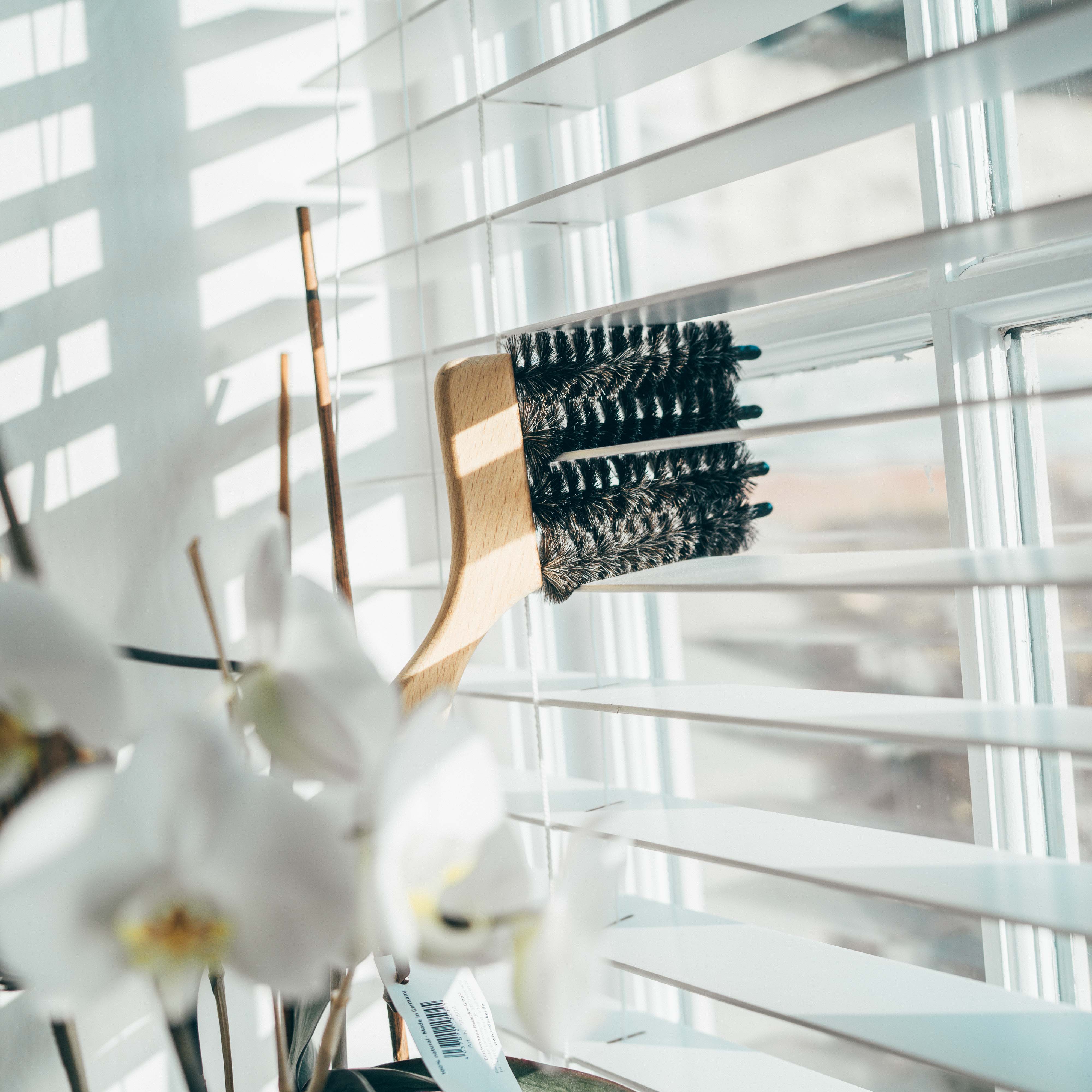 Blind Brush - Window Blind Cleaning Brush for Dusting & Washing - Perfect for Venetian Blinds, Vertical Blinds & Shades - Home & Office Use