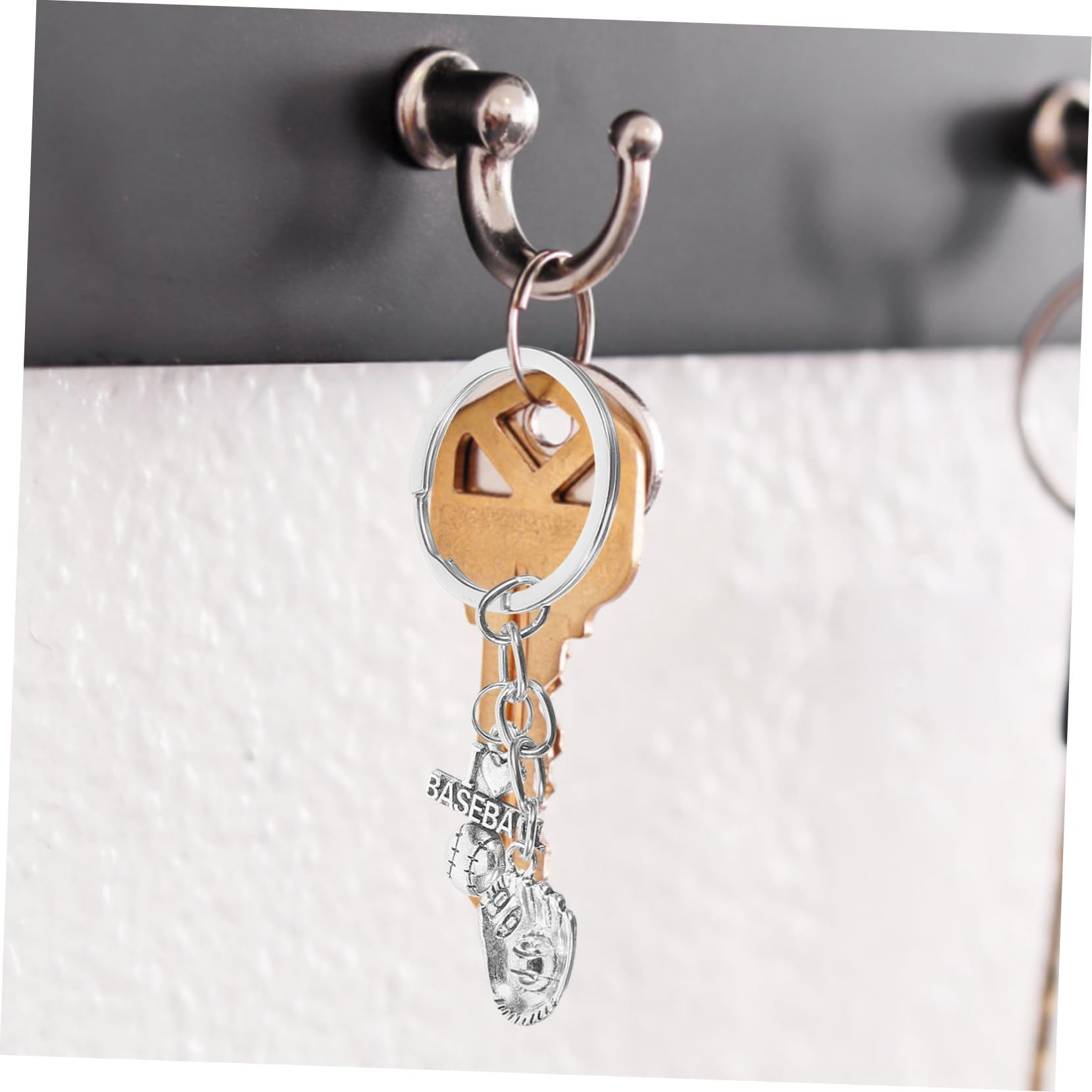 BESPORTBLE 2 Pack Baseball Keychain Set - Baseball Themed Key Rings for Backpacks, Bags & Key Holders - Perfect Baseball Party Favors, Gifts for Women & Baseball Lovers (Great for Baseball Games, Team Events & Fan Accessories)