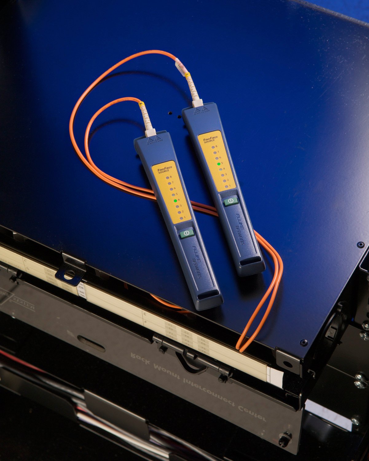 Fluke Networks FindFiber Remote ID Source - Fiber Optic Tester Accessory for Network Maintenance & Troubleshooting | Ideal for Telecom Engineers & Data Center Technicians