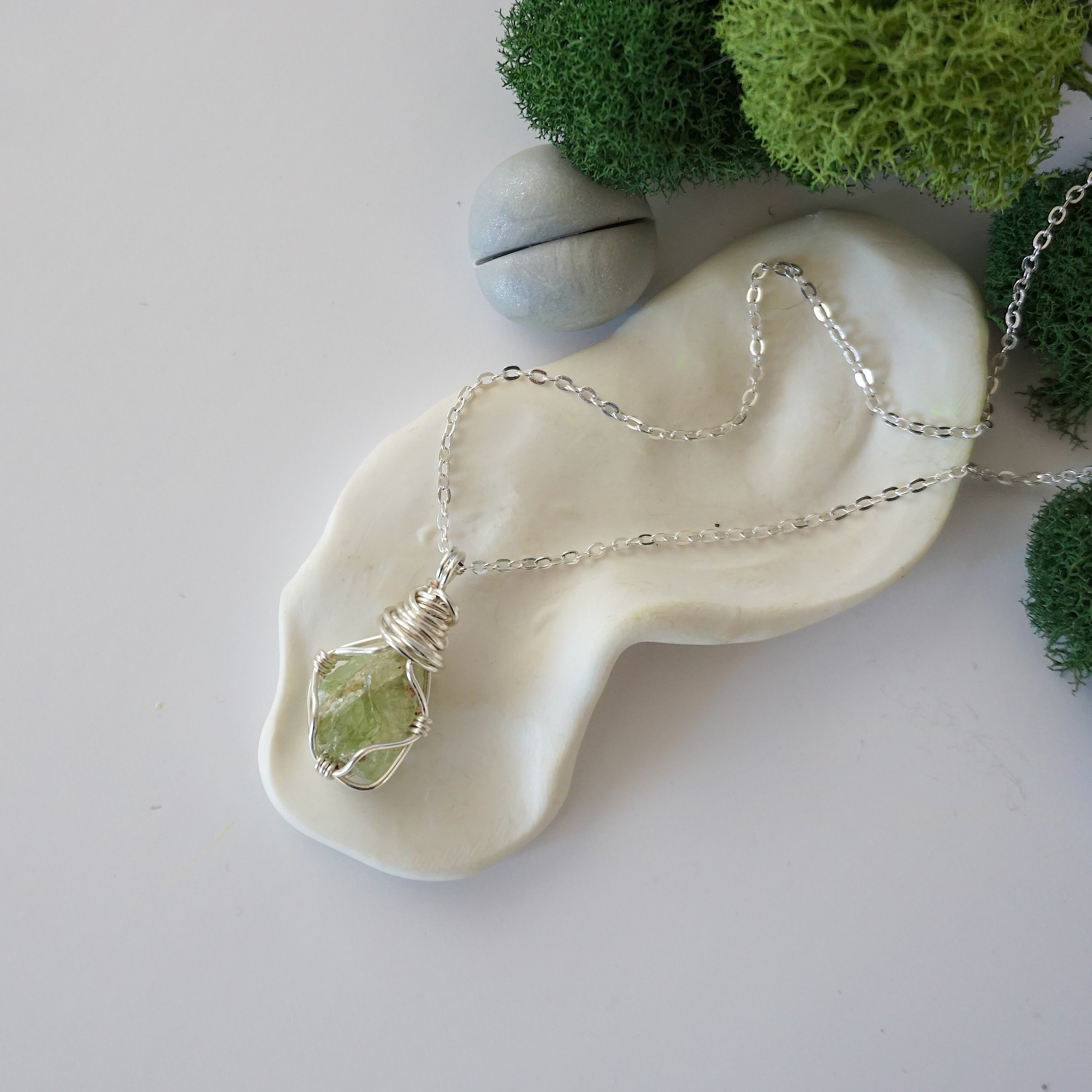 Peridot Birthstone Necklace - Dainty August Crystal Pendant Jewelry for Women - Perfect Gift for Birthday, Anniversary & Everyday Wear