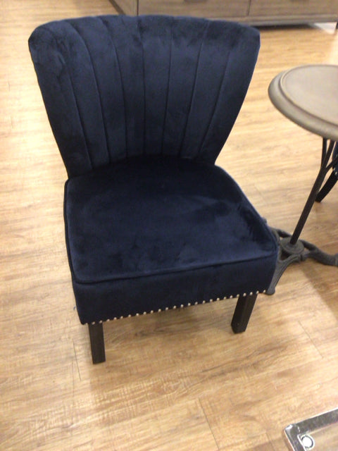 Luxury Navy Blue Velvet Slipper Chair for Living Room - Comfortable Modern Accent Chair with Sturdy Metal Legs, Perfect for Bedroom, Dressing Room or Lounge Area