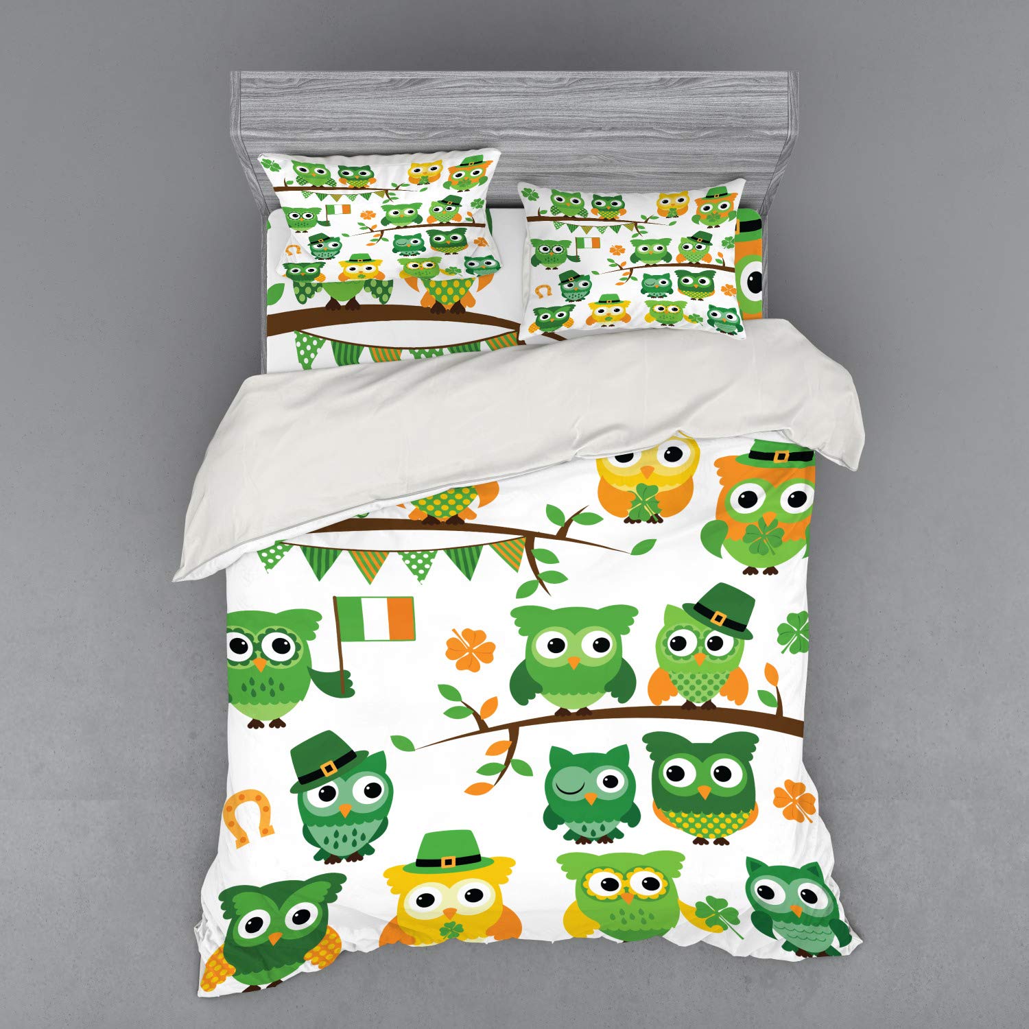 Ambesonne St. Patrick's Day Duvet Cover Set - Irish Owls, Leprechaun Hats & Shamrock Leaves Design - 4 Piece Bedding Set with Shams & Fitted Sheet - California King Size - Green & White - Perfect for Irish Themed Bedrooms & Holiday Decorations