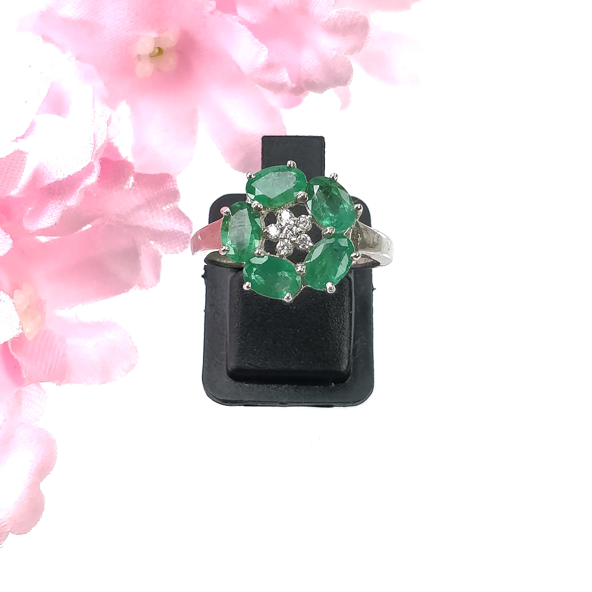 925 Sterling Silver Ring with Natural Emerald Gemstone & CZ Stones - Round Cut Prong Set Unisex Statement Jewelry - Size 7.50 US - Perfect for Weddings, Anniversaries & Special Occasions