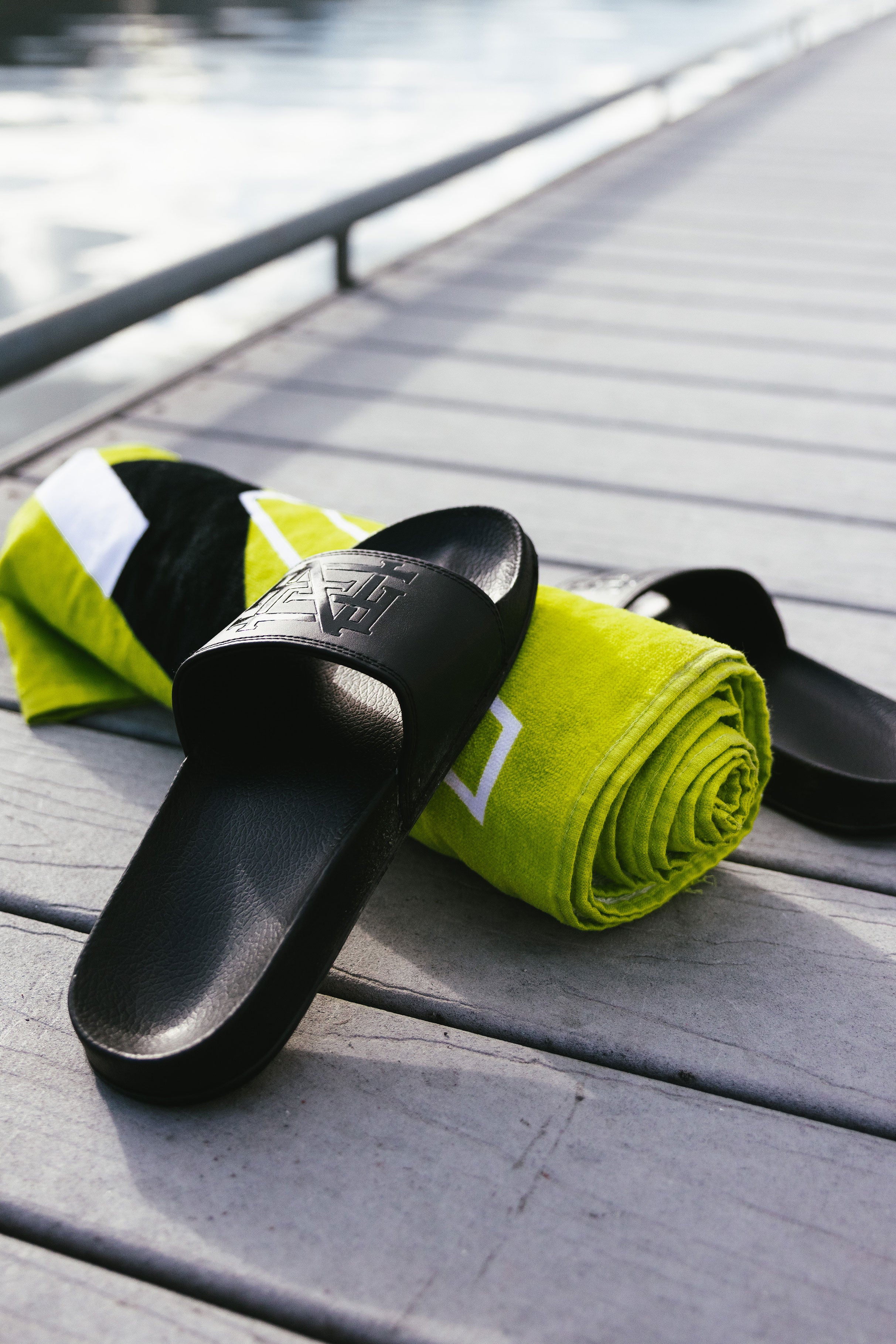 Comfortable Summer Slides for Men & Women - Breathable Beach Sandals with Arch Support - Perfect for Pool, Beach, and Vacation Wear