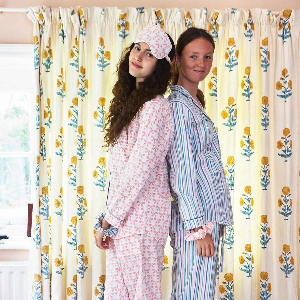 Luxury Women's Cotton Pajama Set with Bow Details in Pink - Soft & Comfortable Sleepwear for Relaxing at Home or Traveling