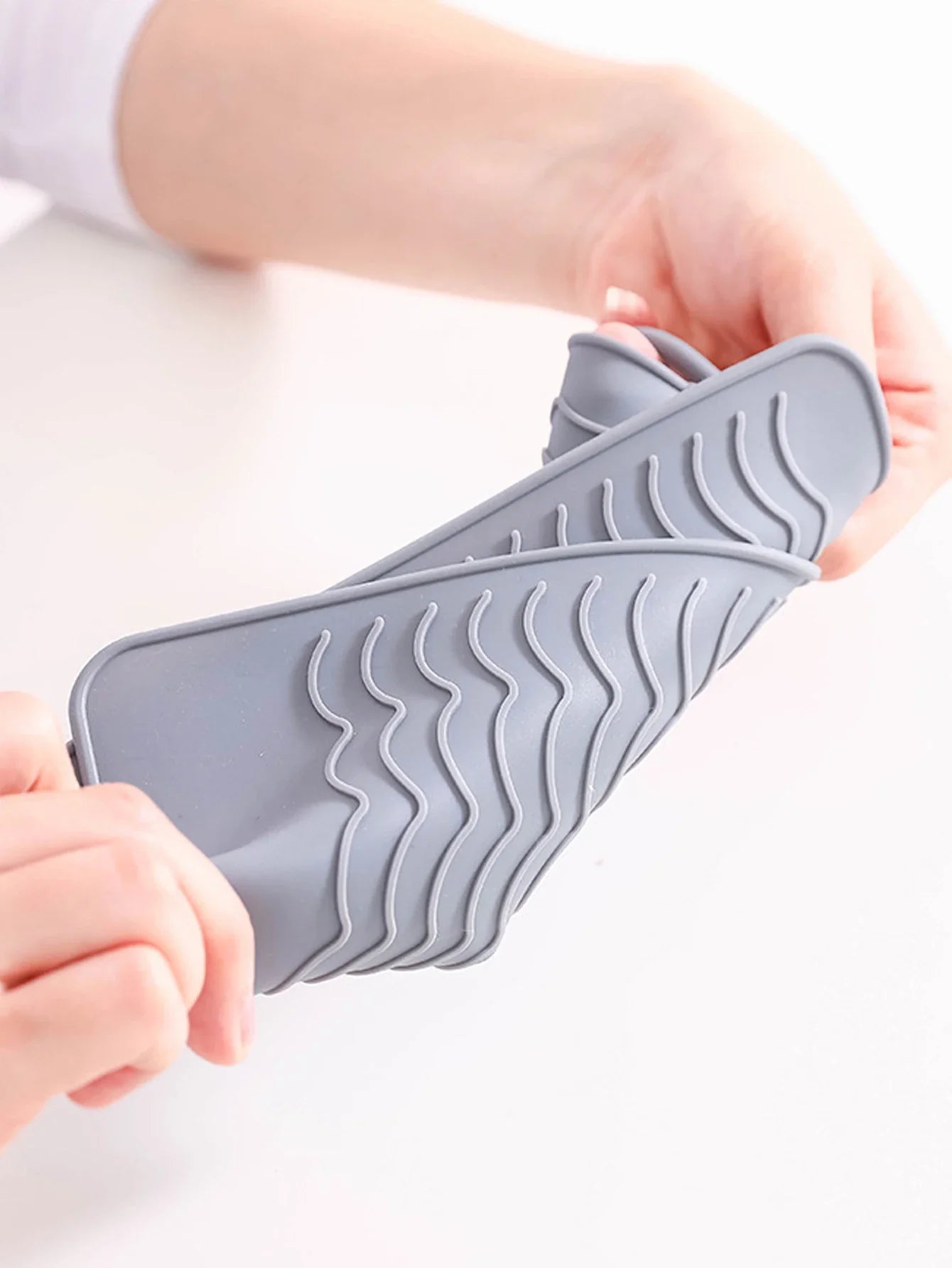 Non-Slip Heat Resistant Silicone Pad for Kitchen Countertops, Stoves, and Tables - Perfect for Hot Pots, Pans, and Dishes
