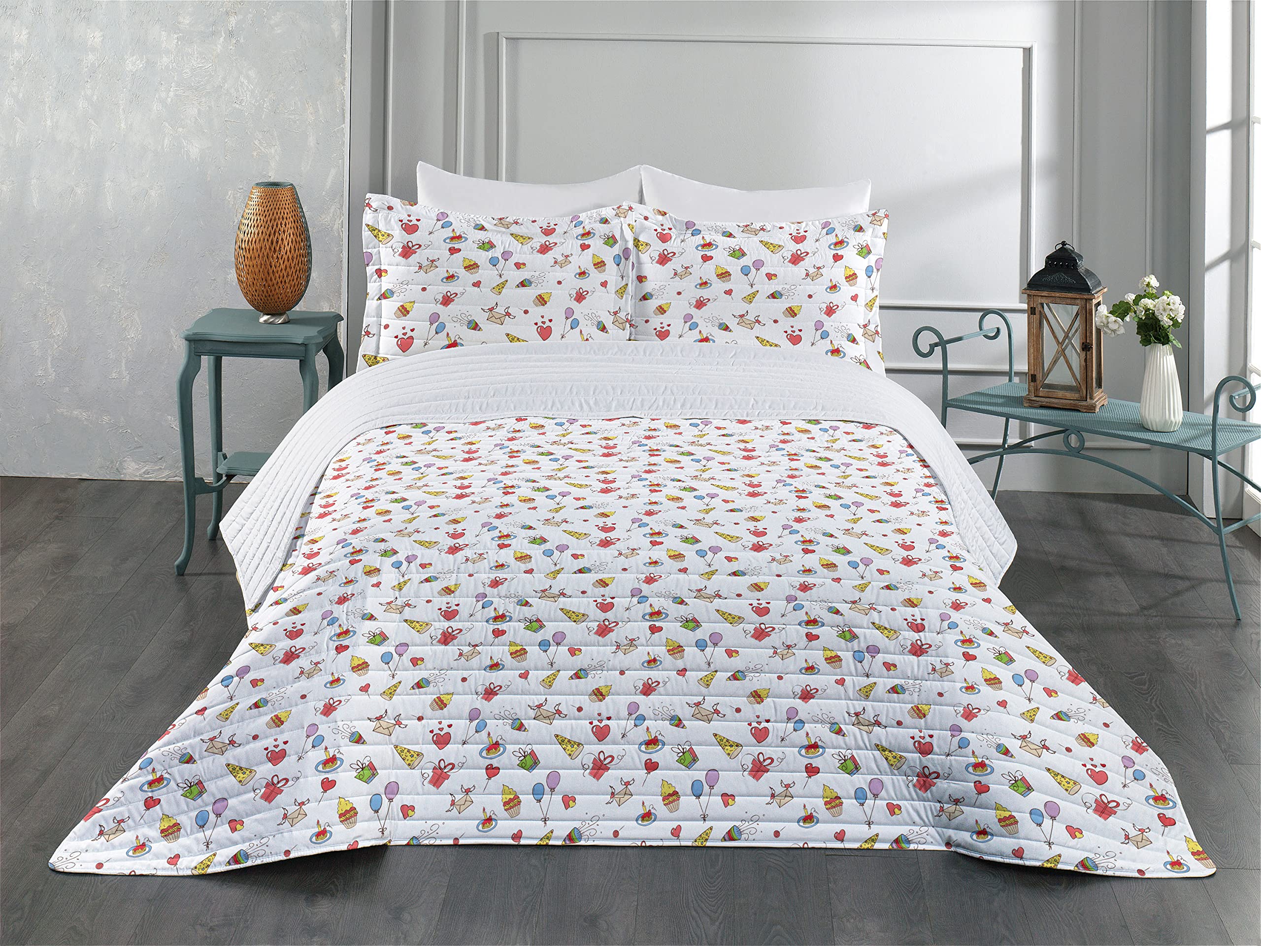 Ambesonne Birthday Microfiber Bedspread Set - Hand Drawn Party Cupcakes, Hearts & Hats Design - Soft Queen Size Bedding with Pillow Shams & Comforter - Perfect for Surprise Celebrations, Themed Parties & Festive Home Decor