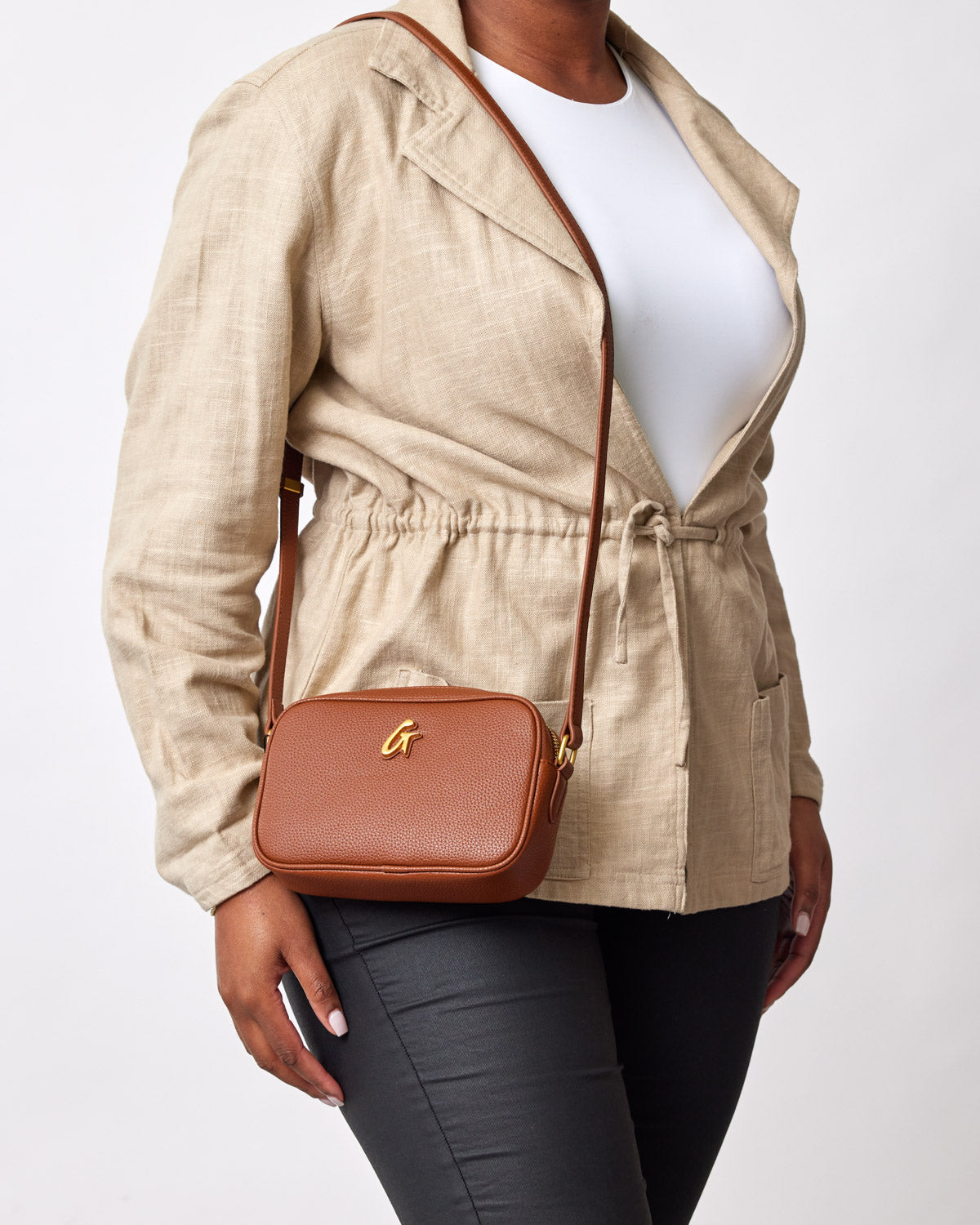 Mini Pebble Leather Camera Bag in Brown - Stylish & Compact for Travel, Photography & Everyday Use