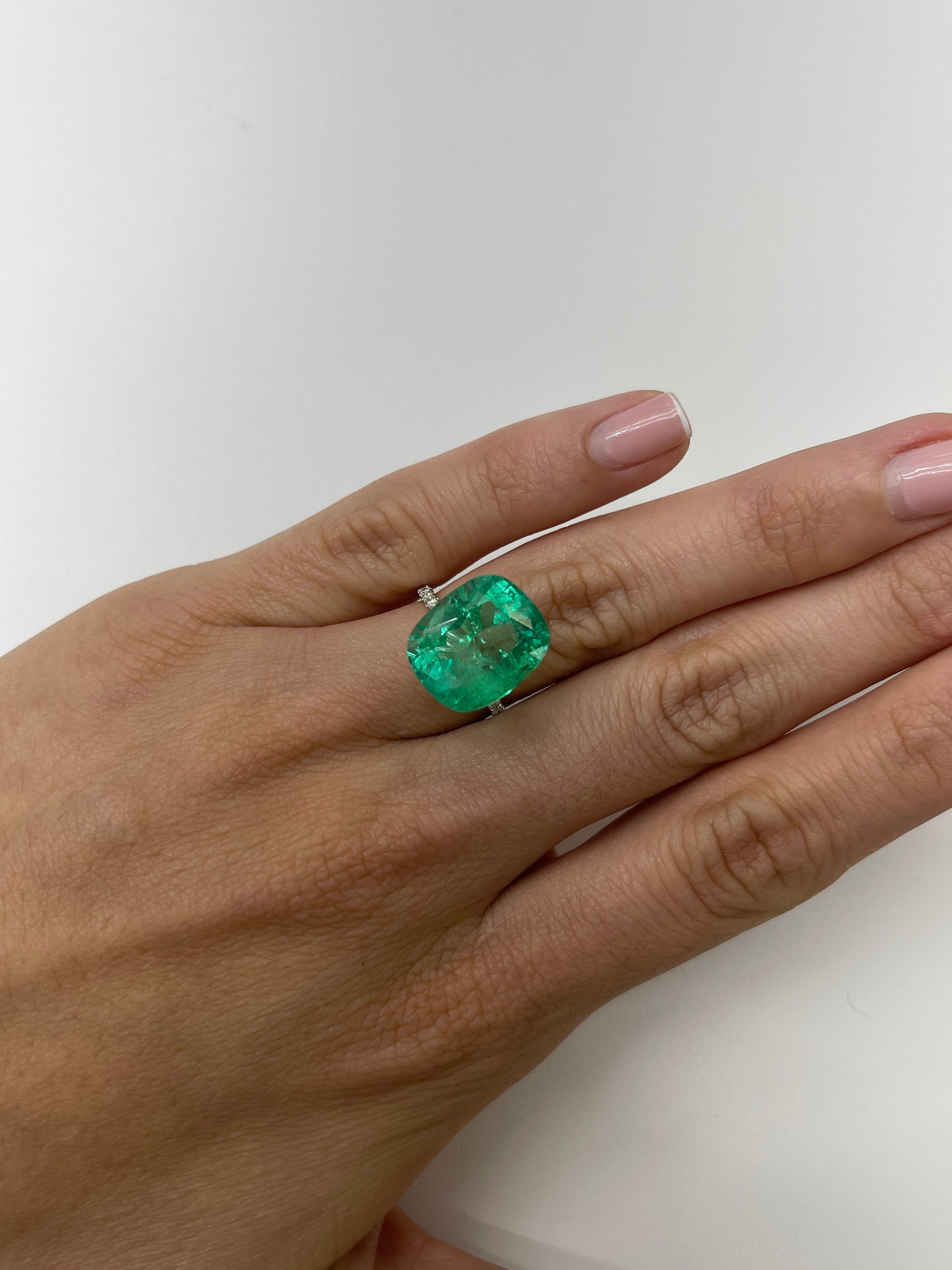 11.50 Carat Natural Muzo Colombian Emerald - 15.5x13mm Cushion Cut Yellowish Green Gemstone for Jewelry Making & Luxury Gifts