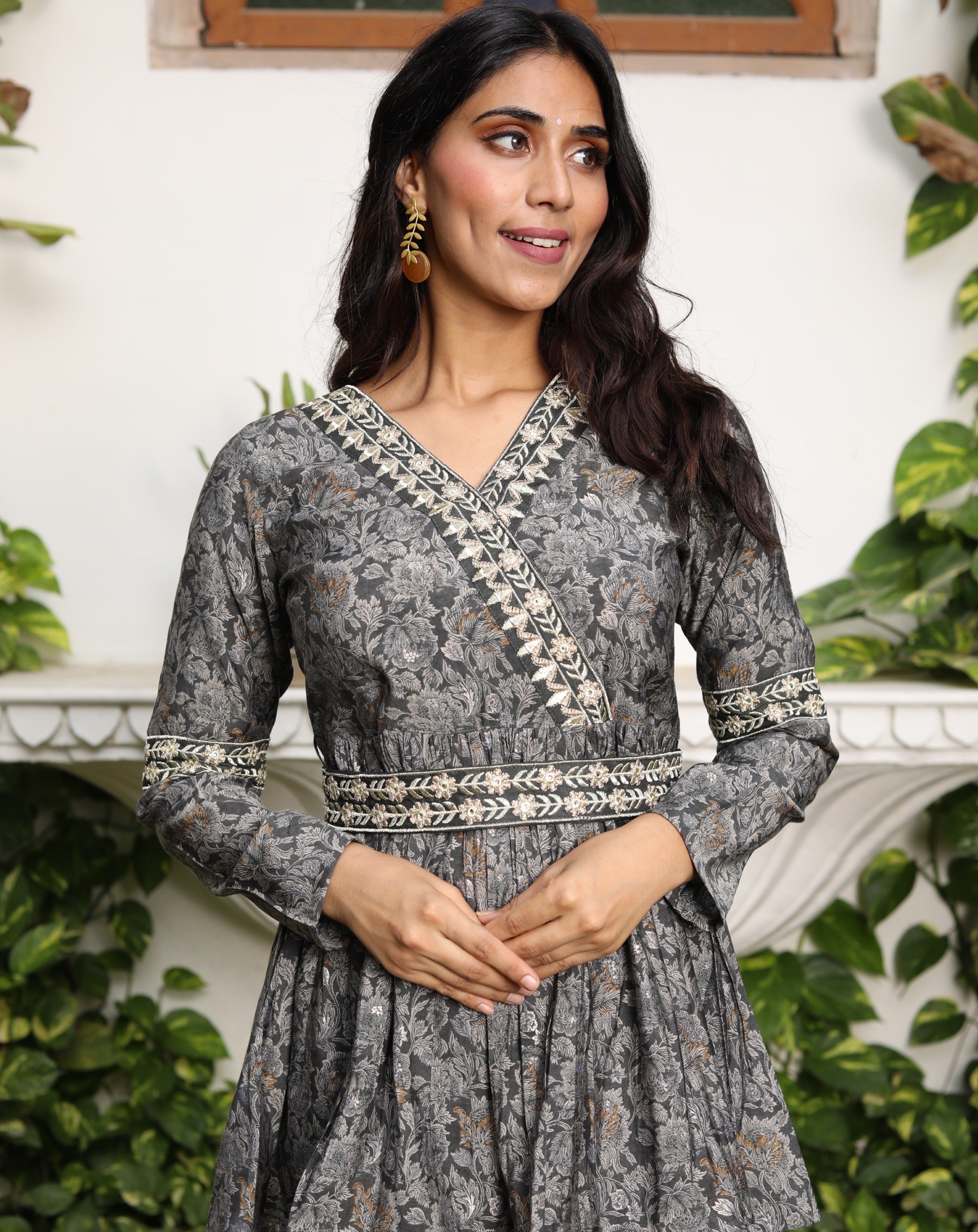 Latest Floral Grey Sharara Set for Wedding - Elegant Pakistani Bridal Outfit for Women - Perfect for Mehndi, Walima & Special Occasions