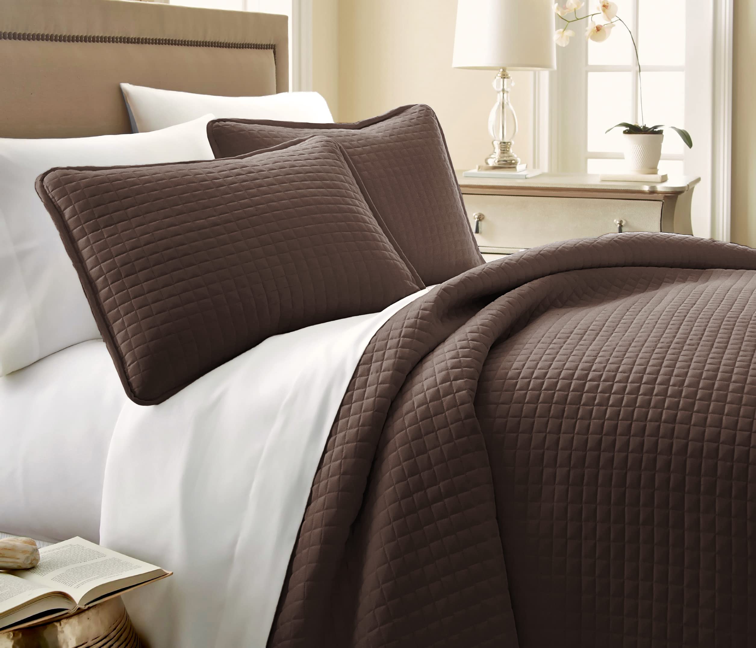Southshore Fine Living Twin XL Quilt Bedding Set - Soft Lightweight Quilted Comforter with Matching Pillow Sham, Chocolate Brown Bedspread Coverlet | Perfect for Guest Rooms, Dorm Beds & Cozy Bedroom Decor