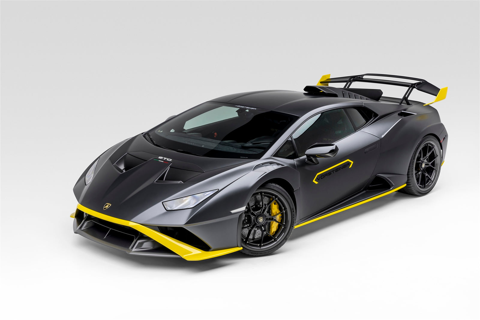 Lamborghini Huracan STO VMPC 208 Diecast Model Car - 1:18 Scale Collectible Supercar Replica for Display & Racing Enthusiasts - Perfect for Home Office Decoration, Car Showcases, and Gift Giving
