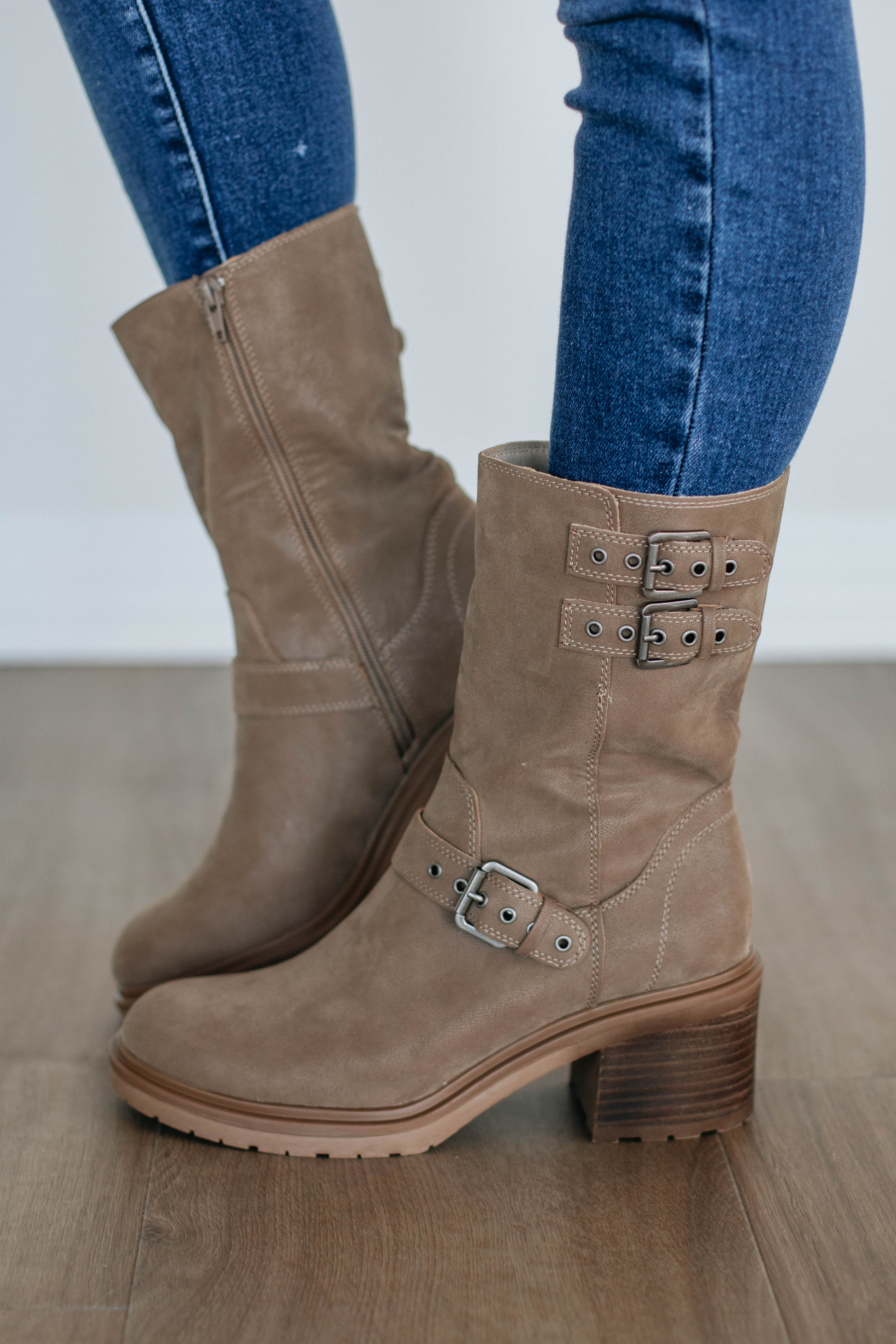 Cool On Command Boots for Women - Dark Taupe Waterproof Winter Boots for Snow, Hiking & Outdoor Activities