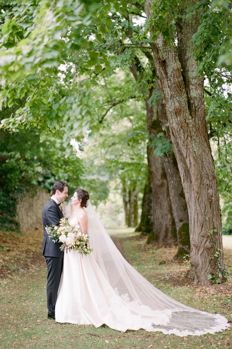 Elegant Lush Alencon French Lace One Tier Wedding Veil - Perfect for Bridal Ceremonies & Romantic Photos