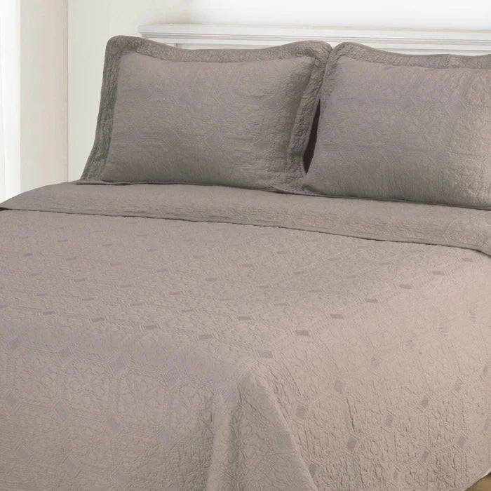 Corrington Cotton Reversible Floral Embroidered Geometric Quilt Set - Queen Size Bedding with Matching Pillow Shams - Perfect for Master Bedroom, Guest Room & Cozy Home Decor
