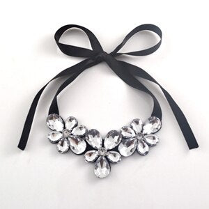 Stylish Women's Acrylic Flower Necklace - Elegant Floral Pendant for Casual & Party Wear - Perfect Gift for Her