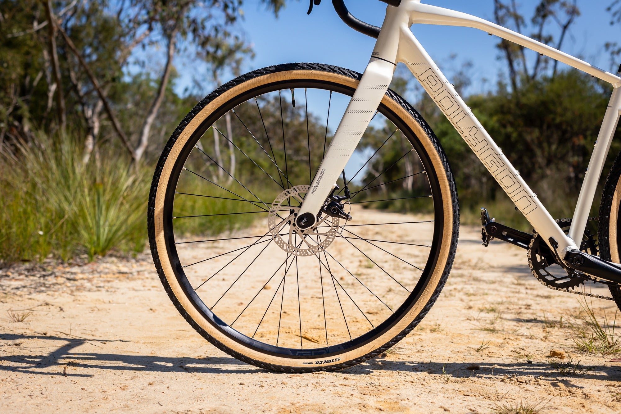 Polygon Tambora G4 Gravel Bike - Lightweight Aluminum Frame, Disc Brakes, Versatile for Road & Off-Road Cycling - Perfect for Adventure Rides, Commuting & Fitness Training