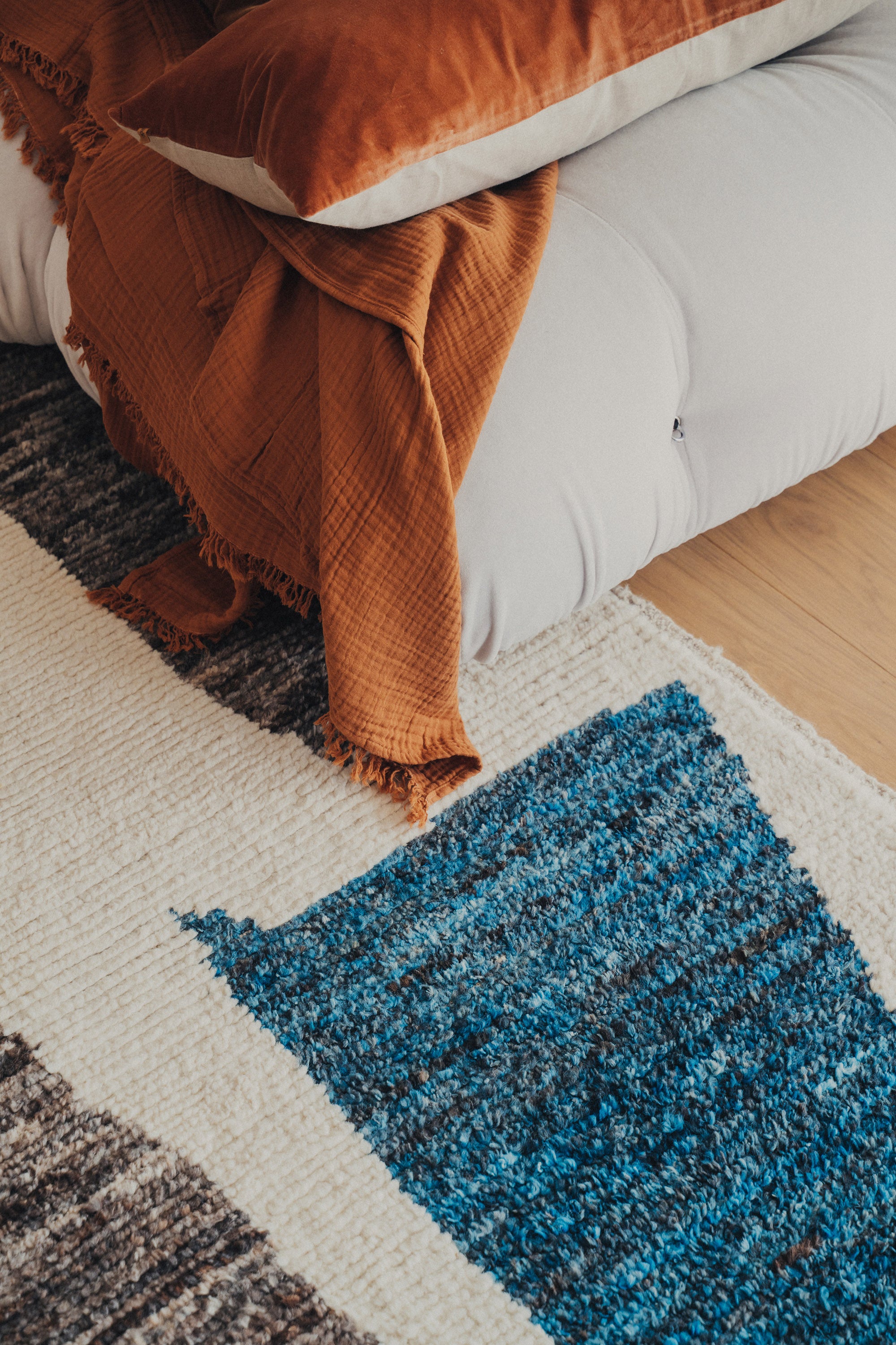 Enes Soft Cotton Throw Blanket - Warm & Cozy Terracotta Throw for Couch, Bed, or Sofa - Perfect for Relaxing, Lounging, and Home Decor