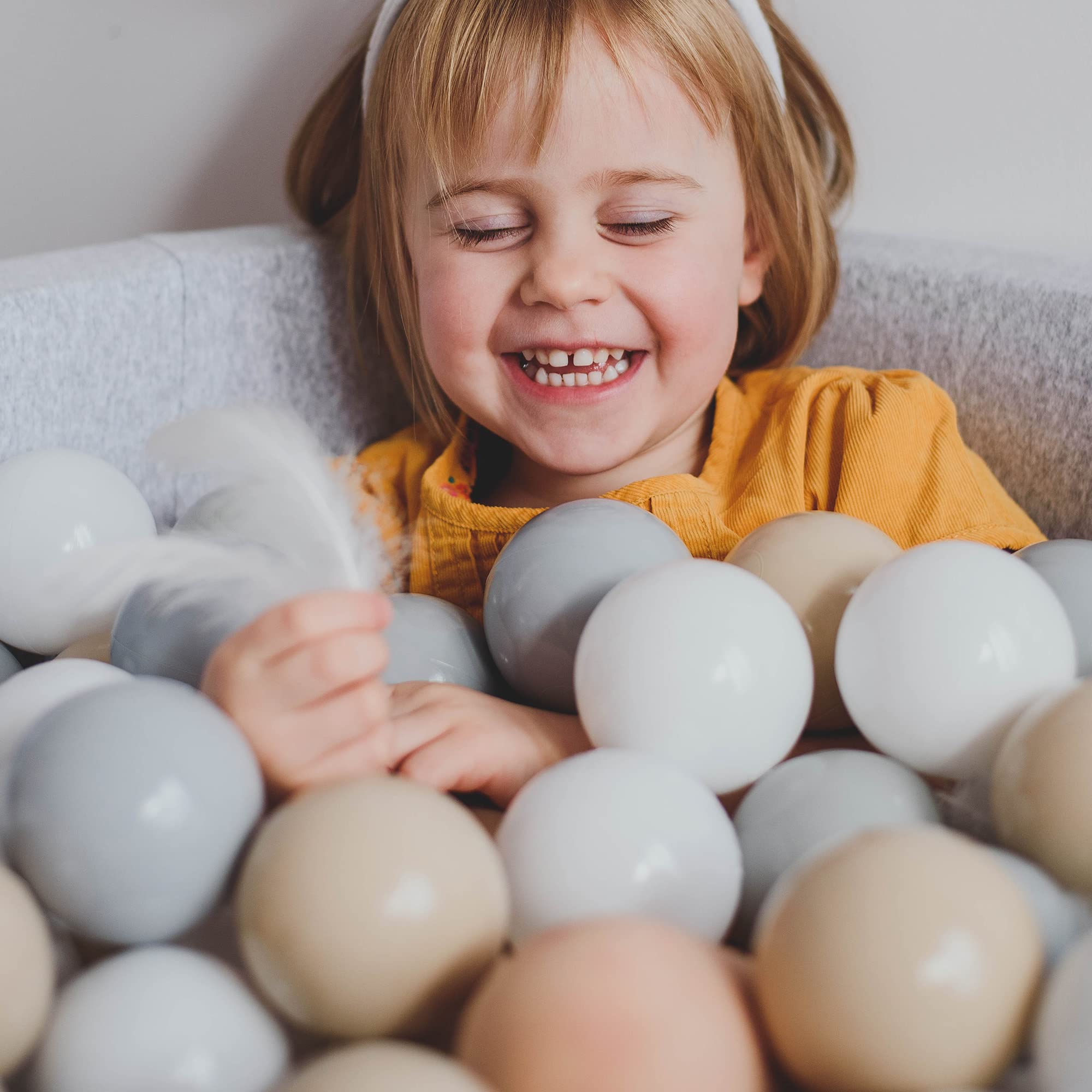 Soft Velvet Round Foam Bath Ball for Babies & Toddlers - 90 x 30 cm - Essential for Playrooms & Running Rooms - Foam Balls Not Included - Beige - Perfect for Sensory Play & Safe Bath Time Fun