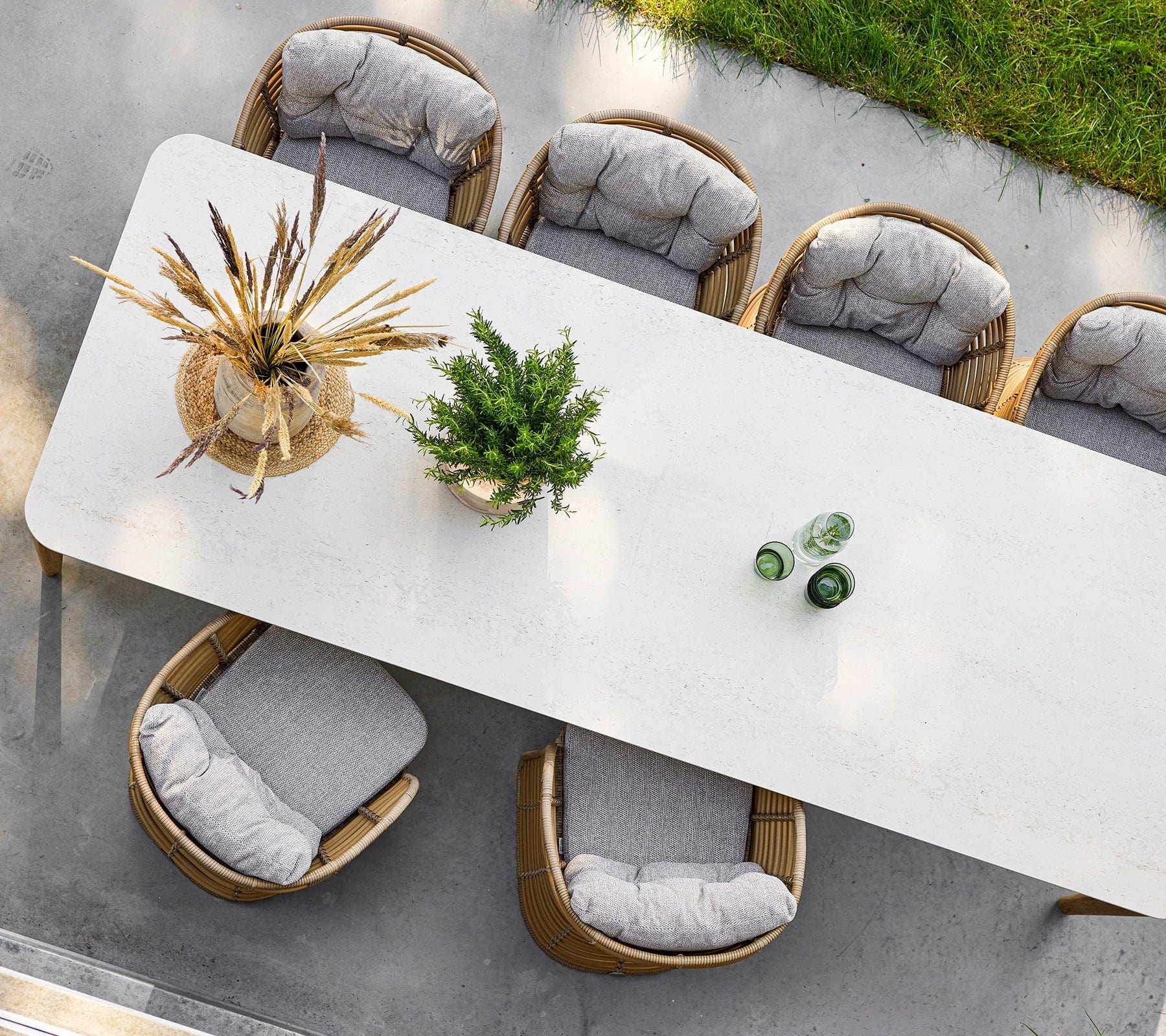 Premium Outdoor Dining Table Set - Weather-Resistant Patio Furniture for Backyard, Garden & Poolside Gatherings - Perfect for BBQs, Parties & Al Fresco Dining