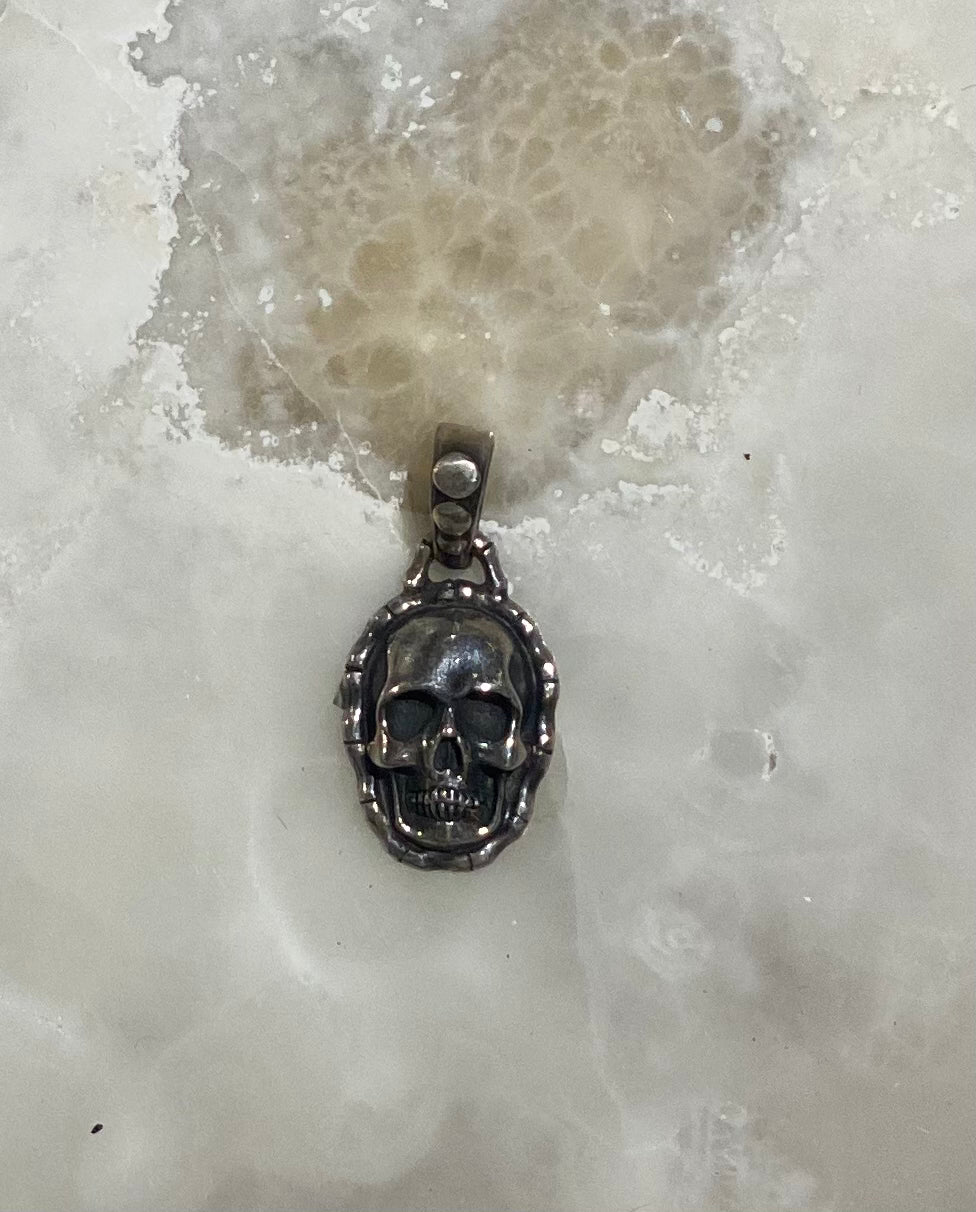 Gothic Skull Pendant Necklace for Men & Women - Stainless Steel Gothic Jewelry for Halloween, Punk, Rock Fashion - Perfect for Parties, Concerts & Gifts
