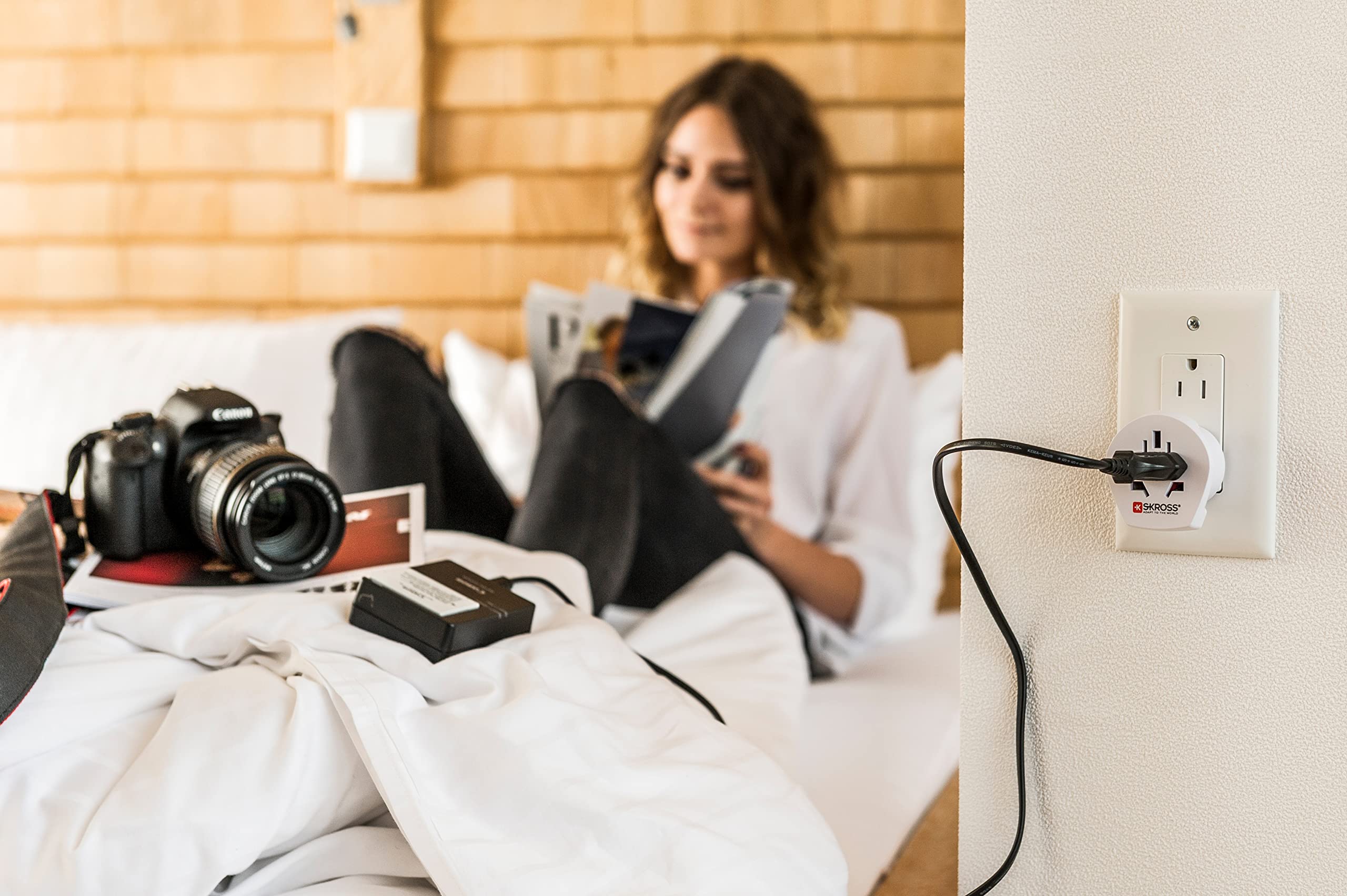 Skross World to USA Travel Adapter - Universal Power Plug Converter for International Travel - White | Perfect for Laptops, Phones & Devices in Hotels & Airports