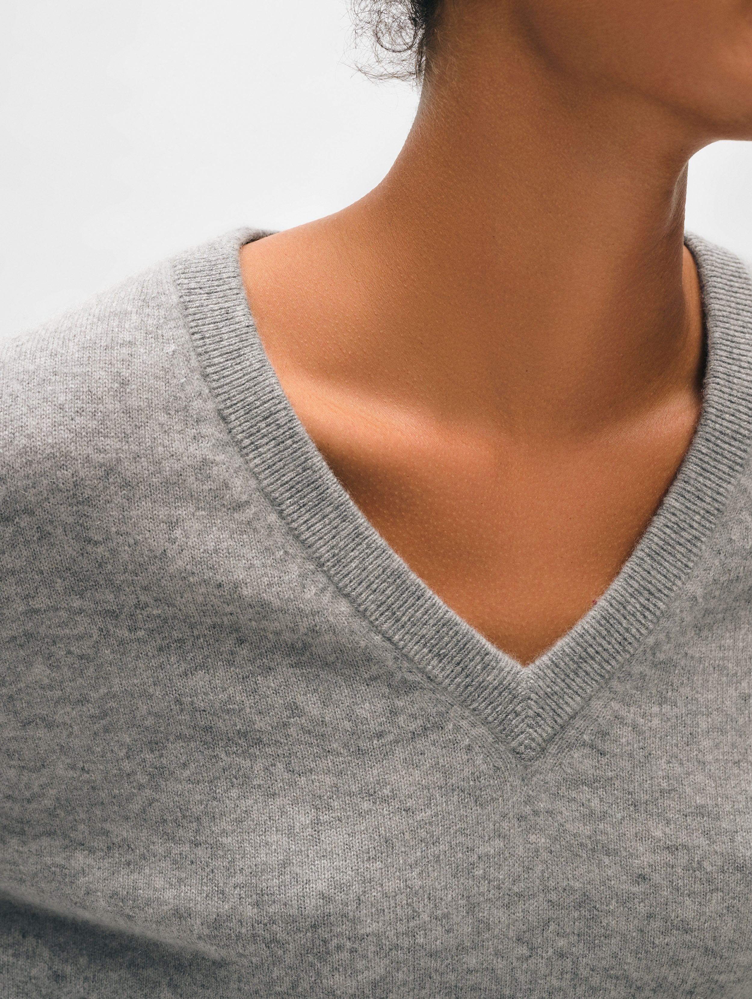 Luxury Cashmere V-Neck Sweater - Soft Grey Heather Knitwear for Women & Men | Perfect for Office, Date Night & Winter Layering