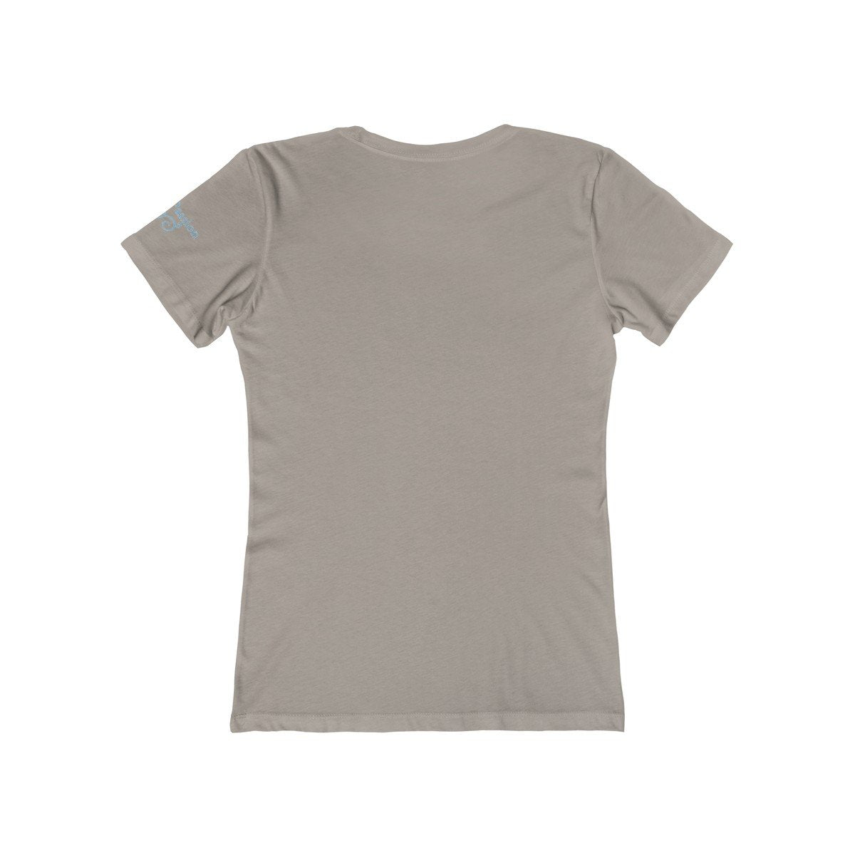 I Live In Nevada But My Heart Is At The Beach T-Shirt - Comfortable Casual Graphic Tee for Beach Lovers & Travel Enthusiasts - Perfect for Vacations, Summer Outings and Relaxing Weekends