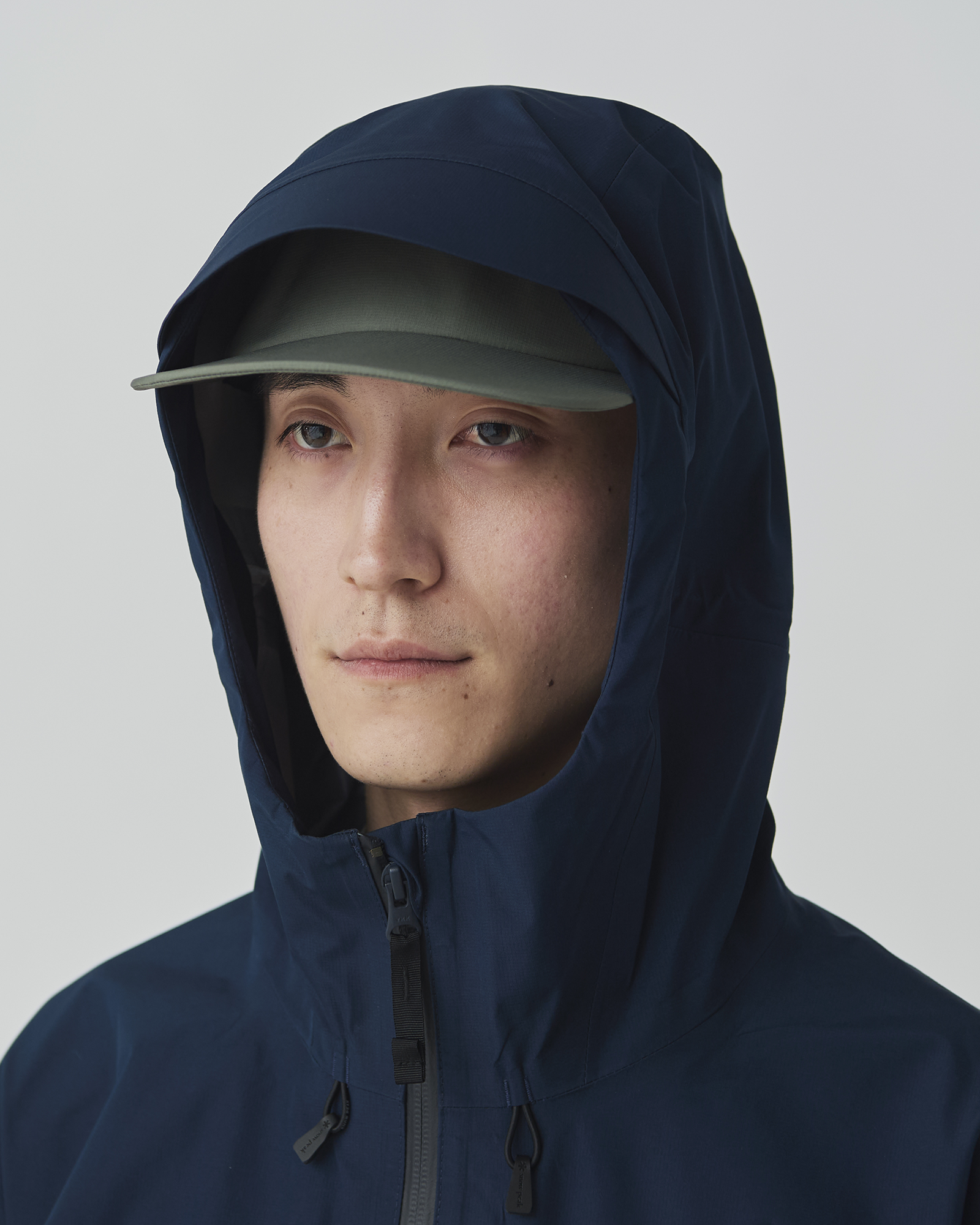Waterproof GORE-TEX Rain Jacket for Men & Women - Lightweight Windproof Outdoor Jacket for Hiking, Camping & Travel