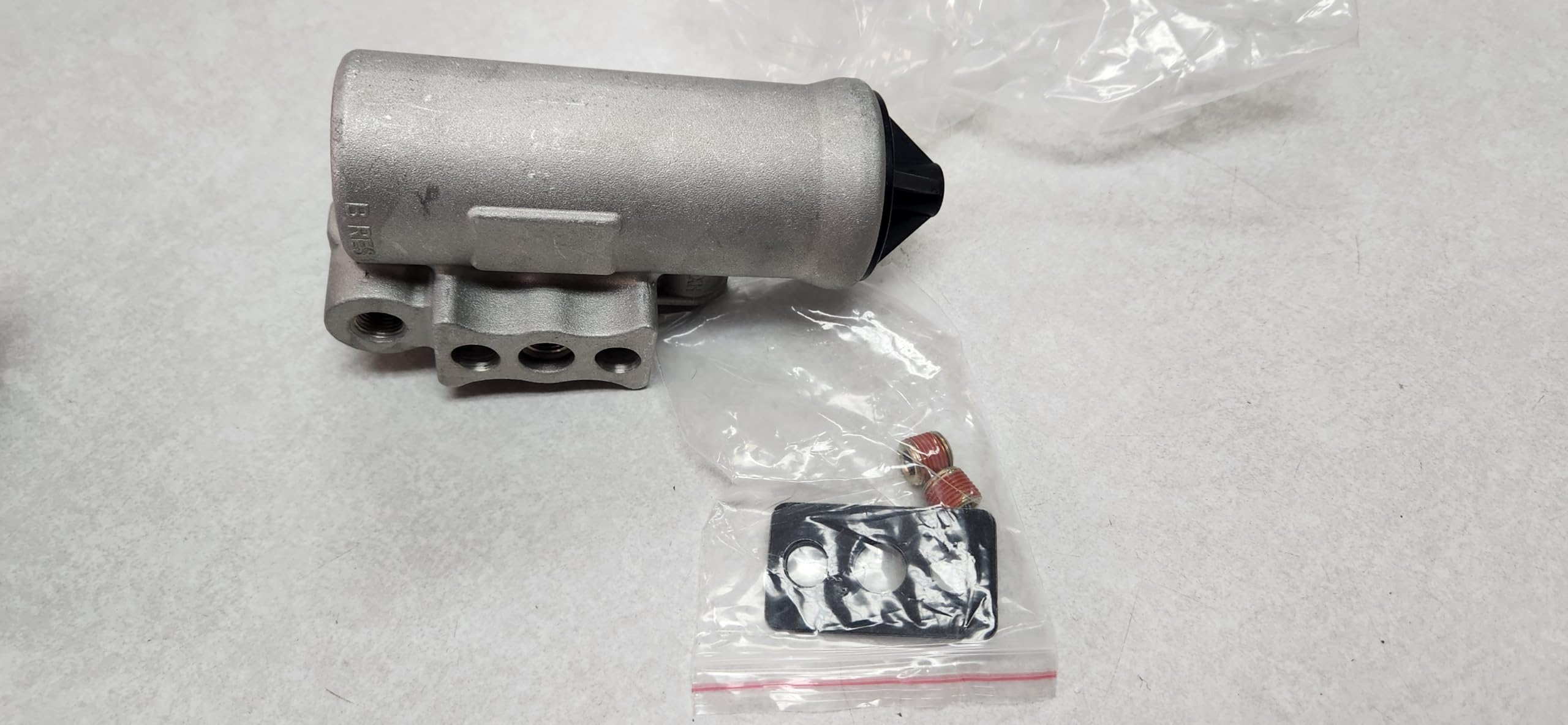 Bendix 284358N D-2 Air Brake Compressor Governor - Heavy Duty Truck & Trailer Replacement Part - New OEM Quality for Smooth Braking Performance - Ideal for Commercial Vehicles & Fleet Maintenance