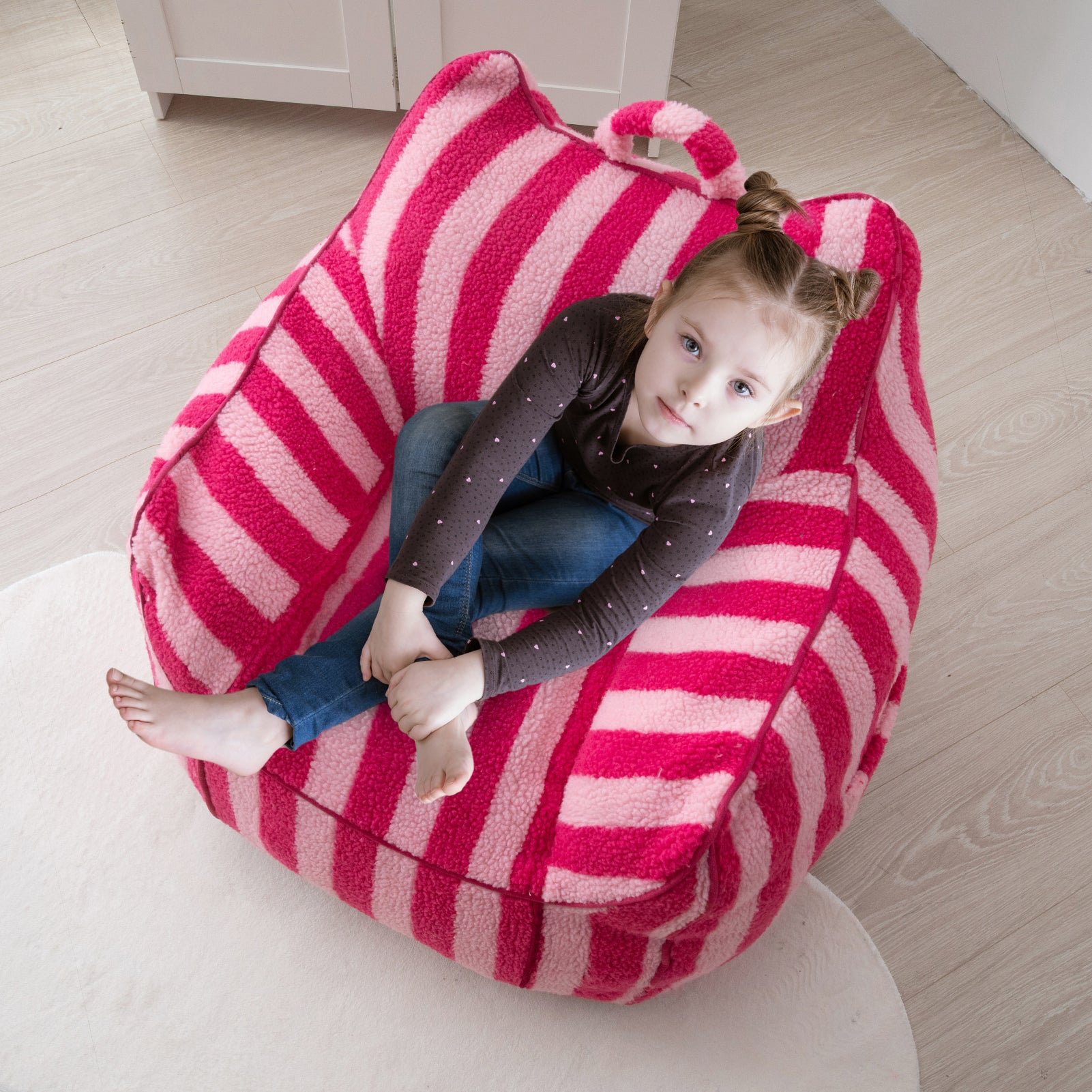 MAXYOYO Kids Bean Bag Chair - Sherpa Fabric Bean Bag Couch with Decorative Edges for Children's Room | Soft Pink Striped Design | Perfect for Playrooms, Bedrooms & Reading Nooks