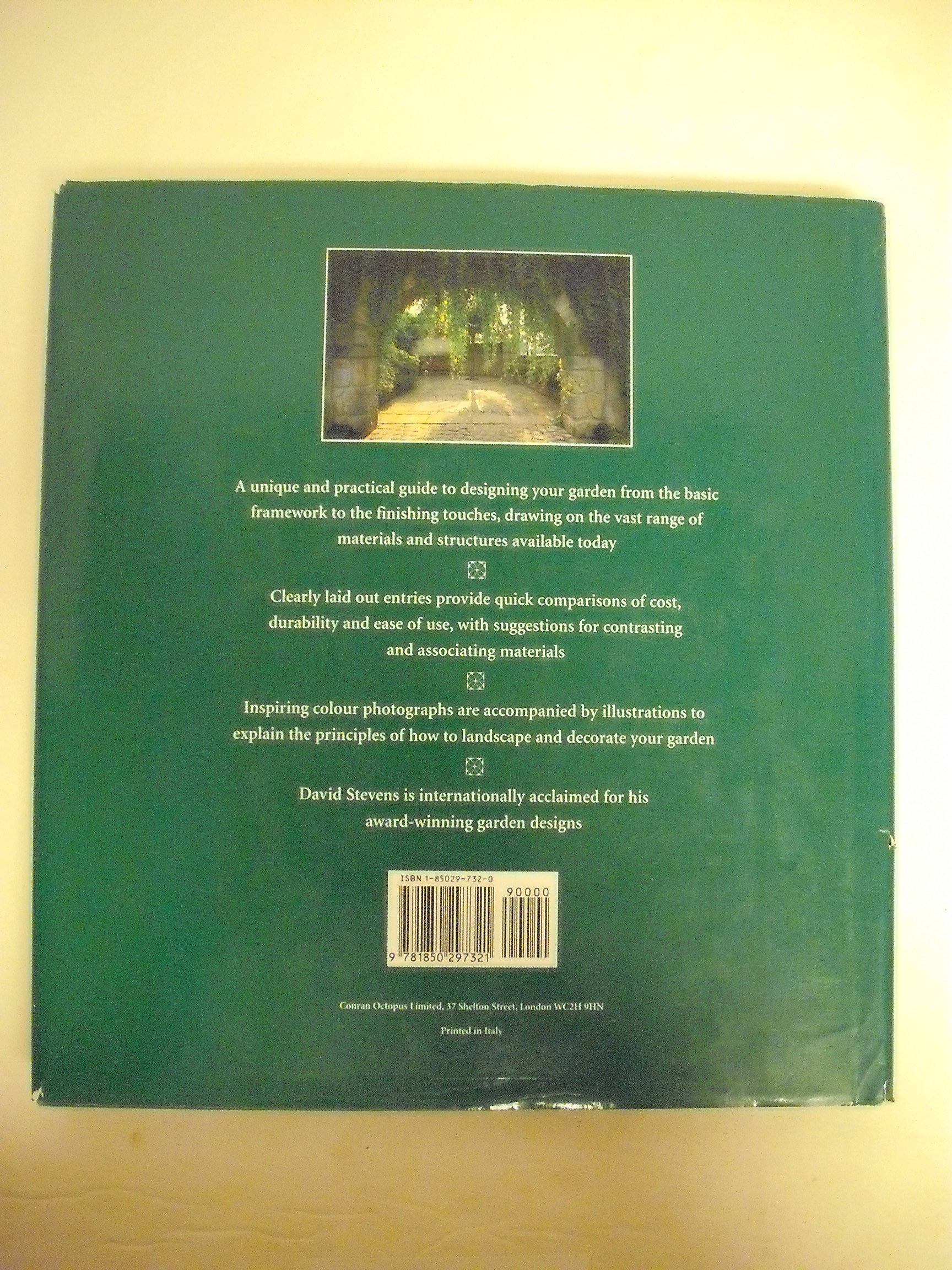 The Garden Design Sourcebook: Essential Guide to Garden Materials, Structures & Landscaping Ideas for Outdoor Spaces
