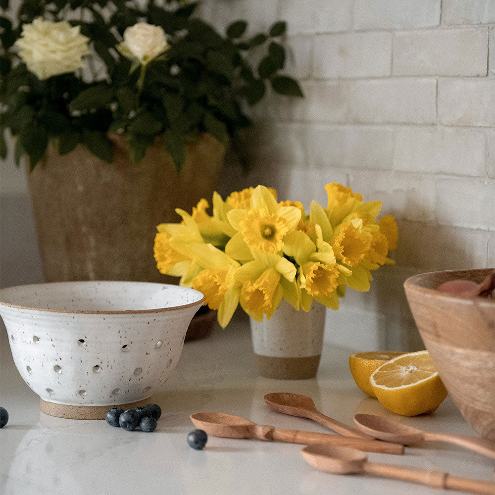 Ceramic Speckled Berry Bowl - Elegant Fruit Serving Dish for Breakfast, Dessert & Table Decor - Perfect for Berries, Snacks & Entertaining
