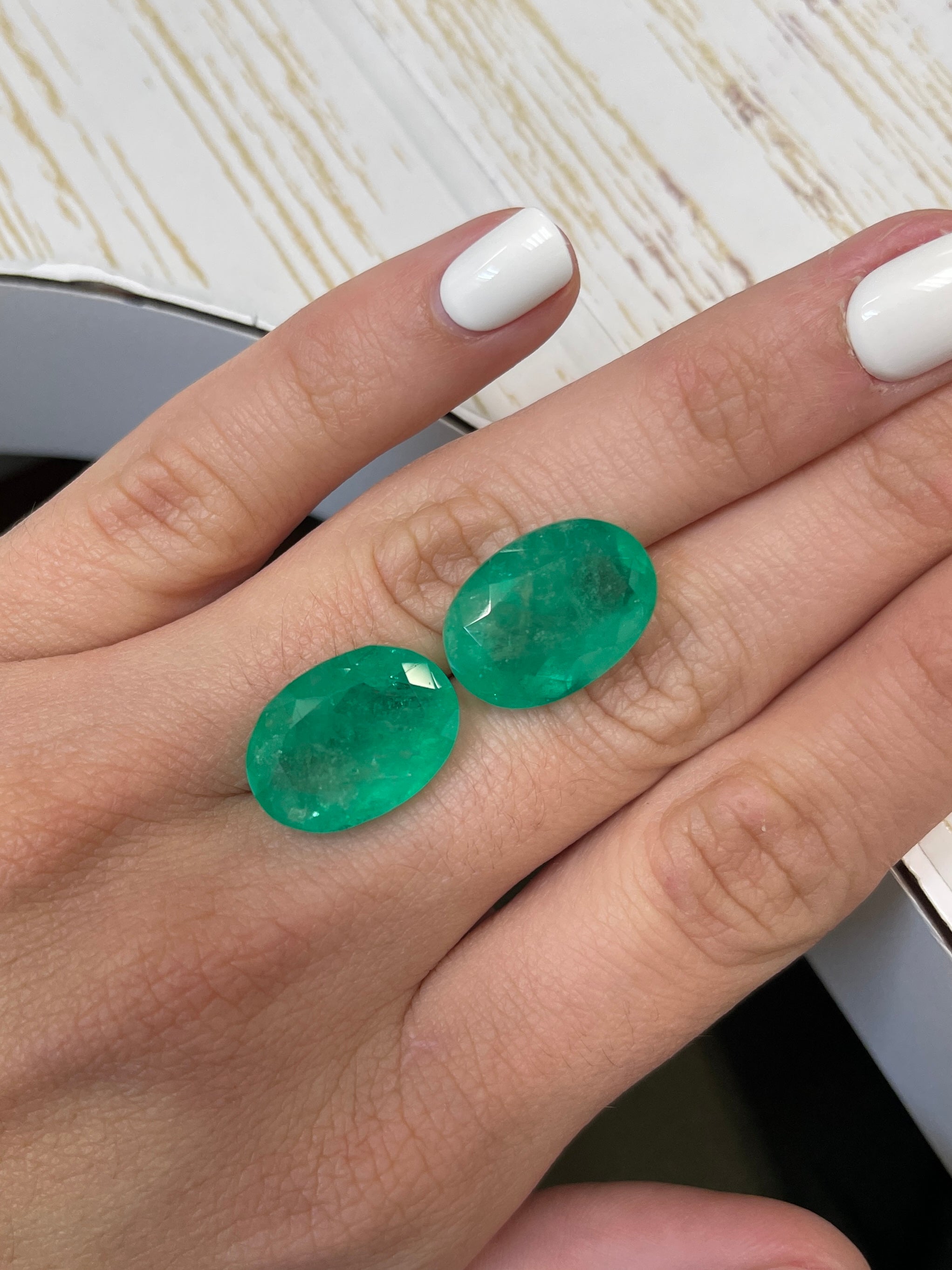 Premium 30.12tcw Matching Pair of Colombian Emerald Gemstones - 20x14mm Oval Cut Loose Emeralds for Jewelry Making, Engagement Rings & Luxury Gifts