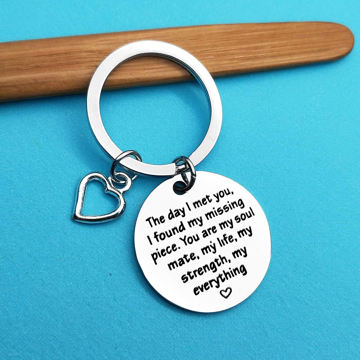 Valentine's Day Gifts for Men - Romantic Couple Keychain for Boyfriend, Fiance, Husband - 'The Day I Met You I Found My Missing Piece' Engraved Keychain - Perfect Christmas, Birthday & Anniversary Gift for Him - Ideal for Couples, Long Distance Relationships & Special Occasions
