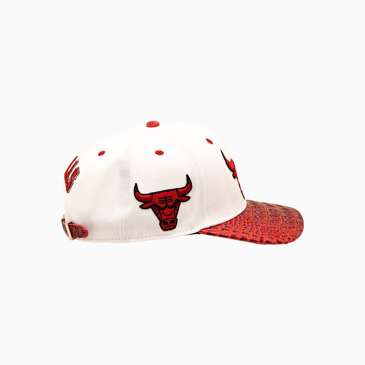 Chicago Bulls NBA Official Leather Visor Wool Snapback Hat – Stylish & Durable for Basketball Games, Sports Events & Casual Wear