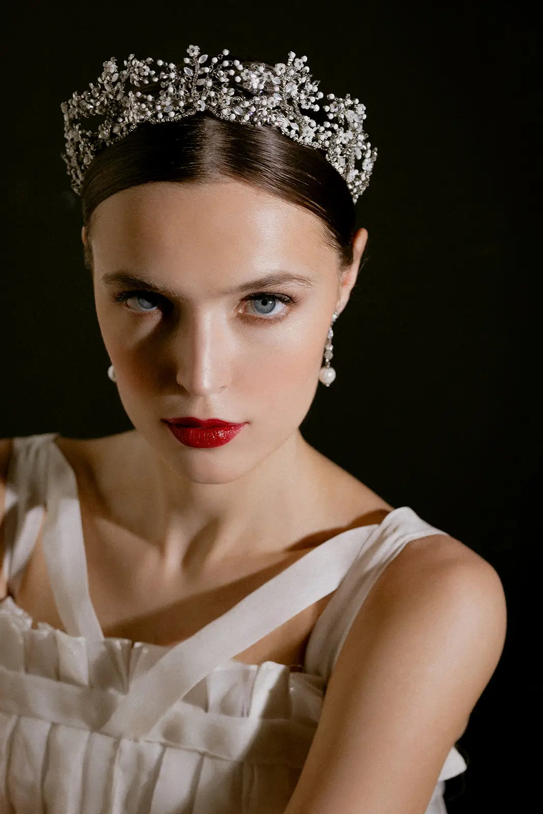Ariah Crown - Elegant Rhinestone Tiara for Women & Girls - Perfect for Weddings, Prom, Pageants & Special Occasions