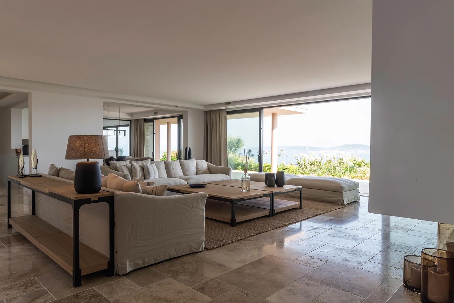 Les Amandier Home: Timeless French-Inspired Home Decor & Interior Design - Perfect for Living Rooms, Bedrooms & Cozy Spaces