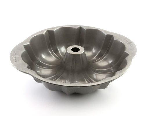 Non-Stick USA Made Fluted Bundt Pan - Perfect for Baking Cakes, Bread & Desserts | Heavy Duty Carbon Steel | Even Heat Distribution for Home & Professional Bakers