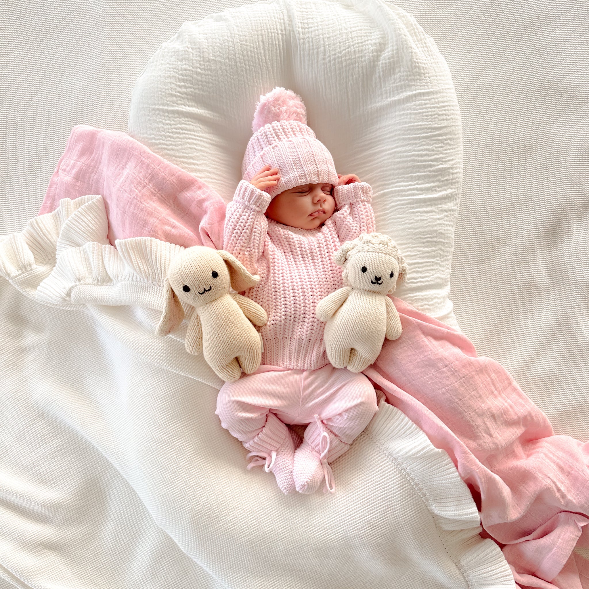 Super Chunky Knit Blanket - Petal Pink Cozy Throw for Sofa, Bed & Winter Warmth - Soft Yarn Home Decor Gift