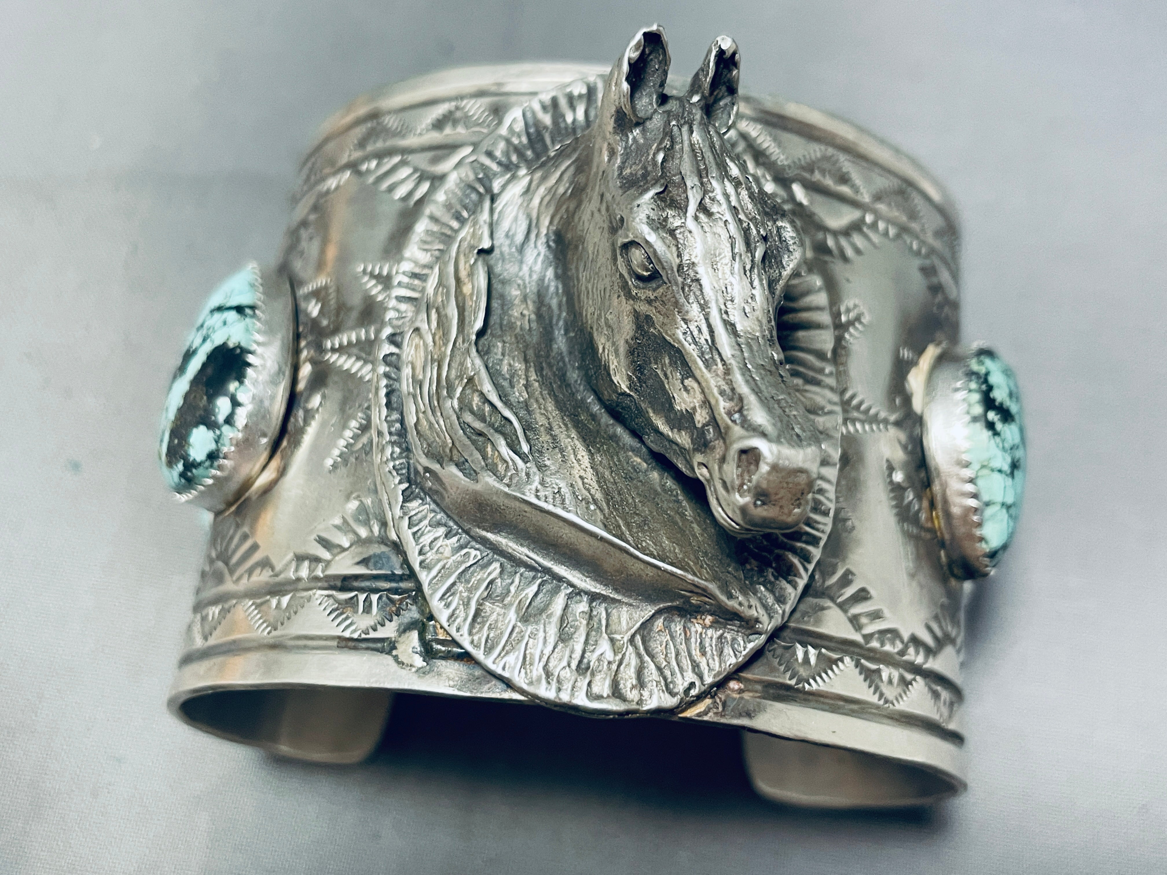 167g Native American Navajo Turquoise Sterling Silver Horse Portrait Bracelet - Handmade Jewelry for Western Fashion & Boho Chic Style