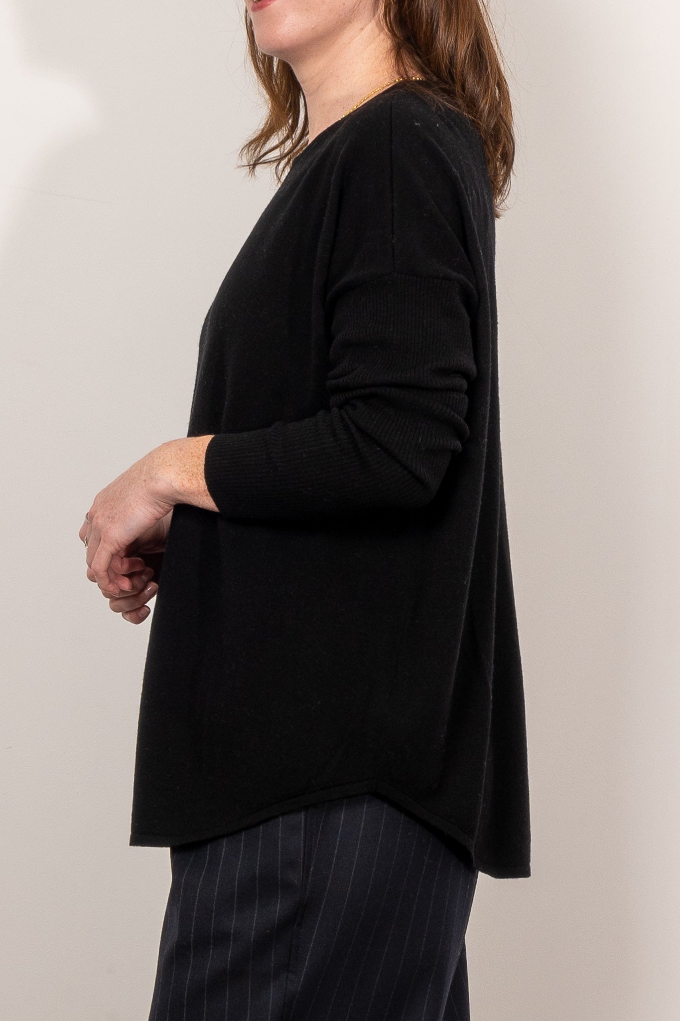 Bridge & Lord Queen Curved Crew Pullover Sweater - Women's Casual Knit Top for Fall & Winter | Perfect for Office, Date Night & Weekend Outings