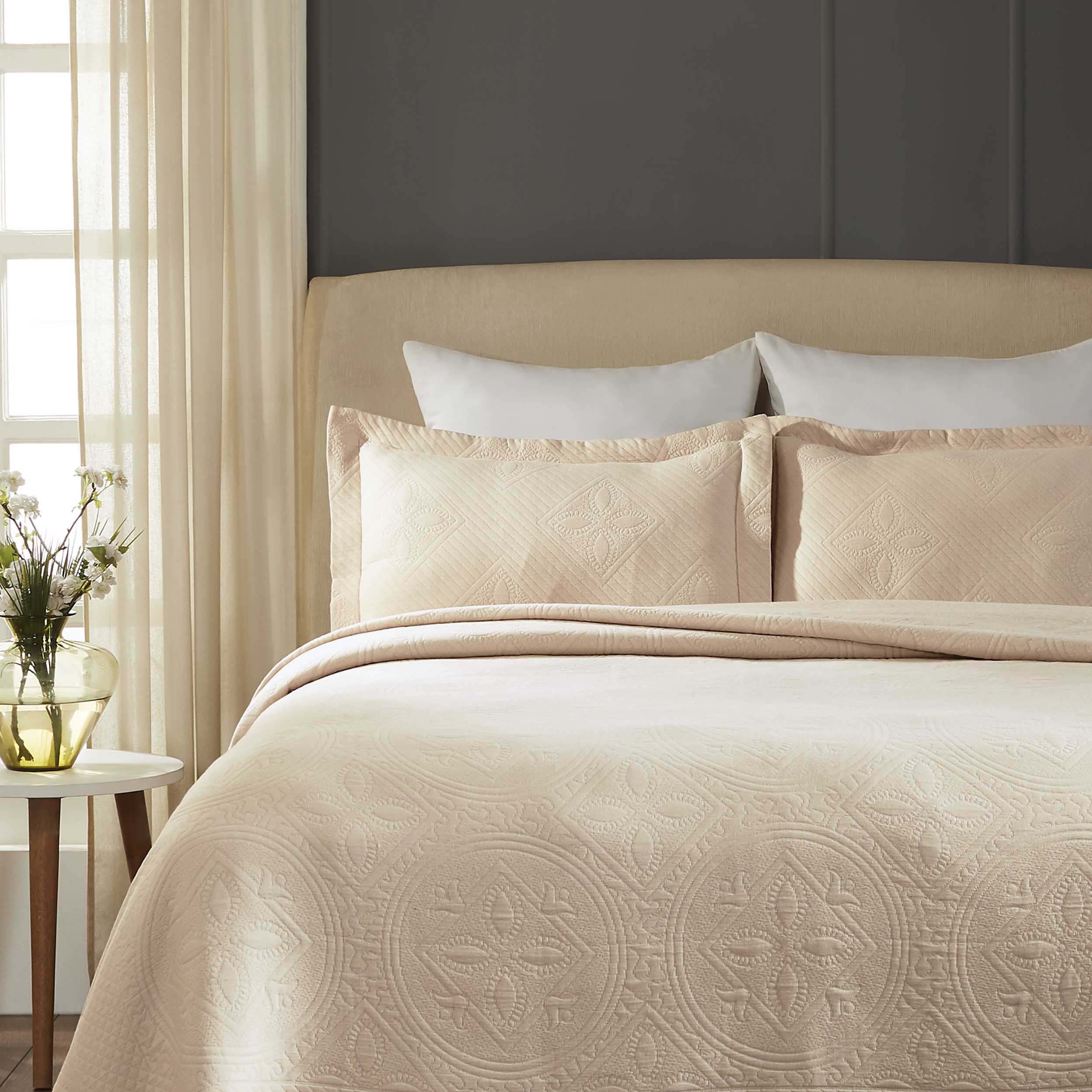 Celtic Circle Jacquard Matelasse Cotton Bedspread Set - Queen Size Luxury Bedding with Intricate Design for Master Bedroom Decor