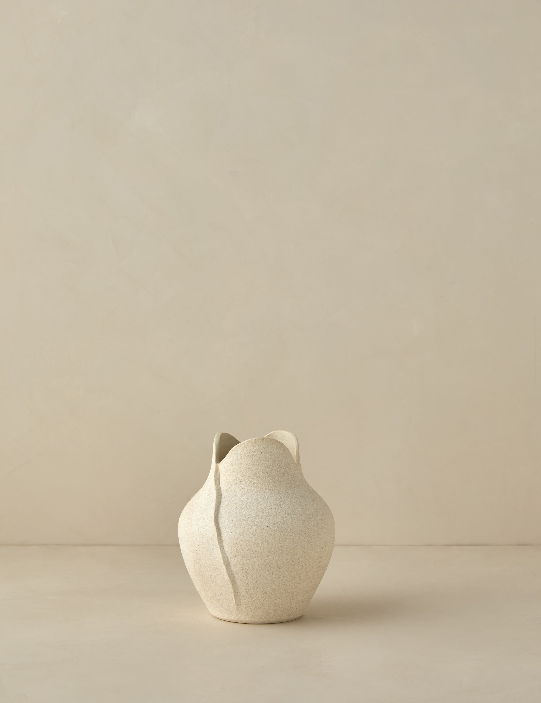 Amelia Vase by dumÃ¦ - Modern Ceramic Home Decor Vase for Living Room, Bedroom & Office - Elegant Flower Vase for Fresh or Artificial Flowers - Perfect Gift for Housewarming, Wedding & Birthday