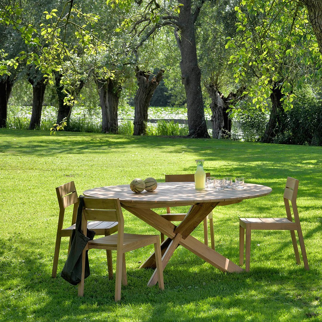 Premium 60-Inch Round Outdoor Dining Table - Weather-Resistant Patio Furniture for Garden, Backyard & Poolside Gatherings
