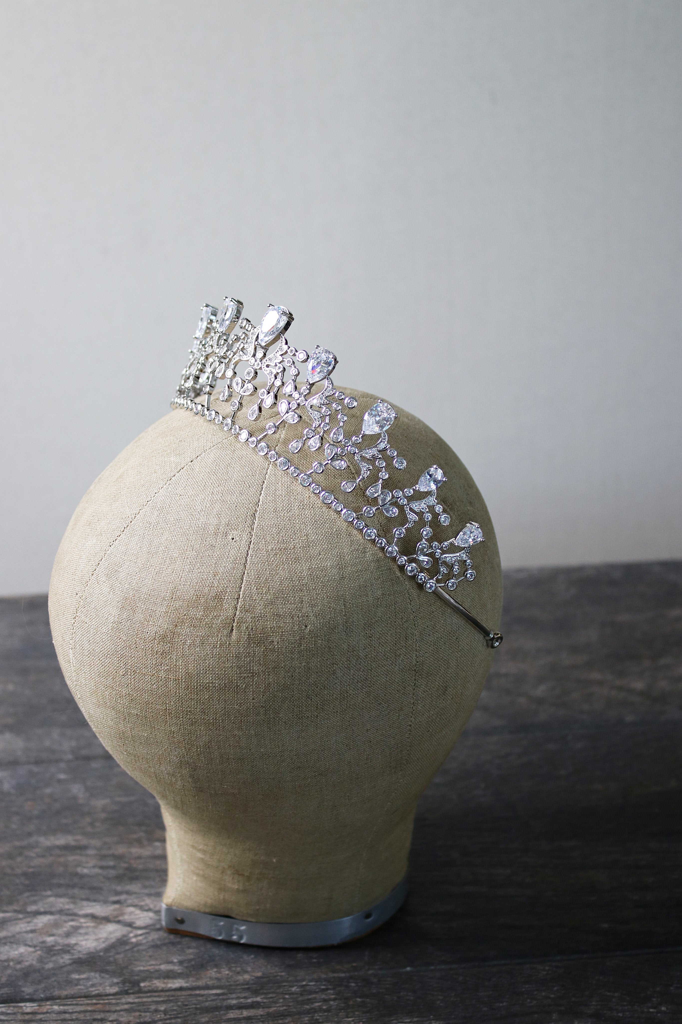 EFFIE Bridal Tiara - Elegant Wedding Hair Accessory for Brides, Bridesmaids & Flower Girls | Perfect for Weddings, Prom & Special Occasions