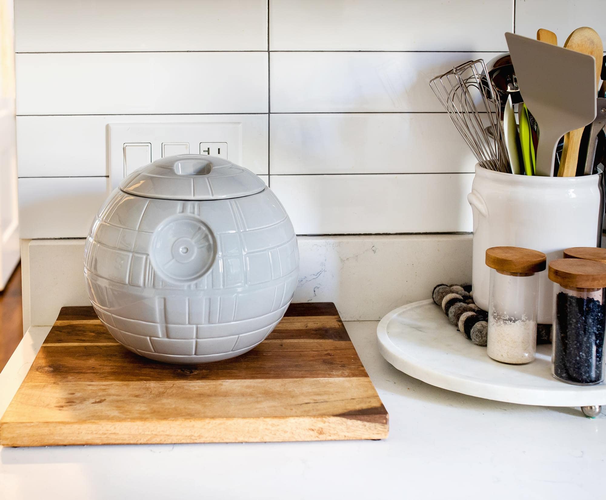Star Wars Death Star 10-Inch Ceramic Cookie Jar with Lid | Large Kitchen Storage Container for Cookies, Snacks & Treats | Perfect for Star Wars Fans, Movie Nights & Gift Giving
