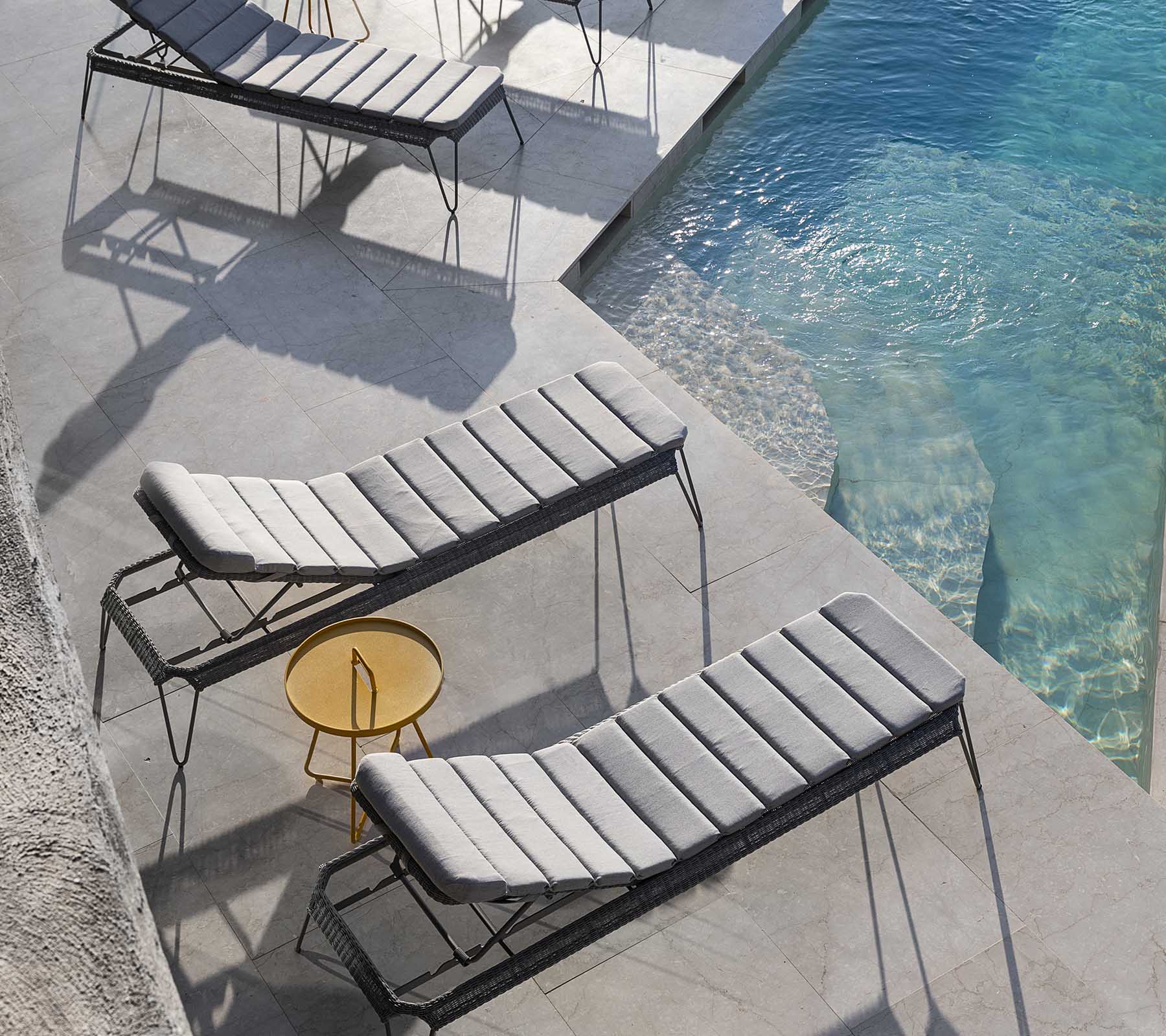 Premium Stackable Outdoor Sunbed - Durable & Weather-Resistant Lounge Chair for Poolside, Beach, Patio, and Backyard Relaxation