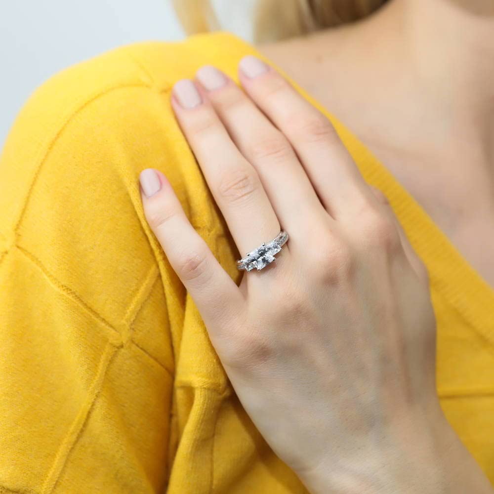 BERRICLE Sterling Silver 3-Stone Wedding & Engagement Ring - 1.6 Carat Princess Cut Cubic Zirconia CZ Promise Ring for Women - Rhodium Plated, Size 4-10 - Perfect for Proposals, Anniversaries & Special Occasions