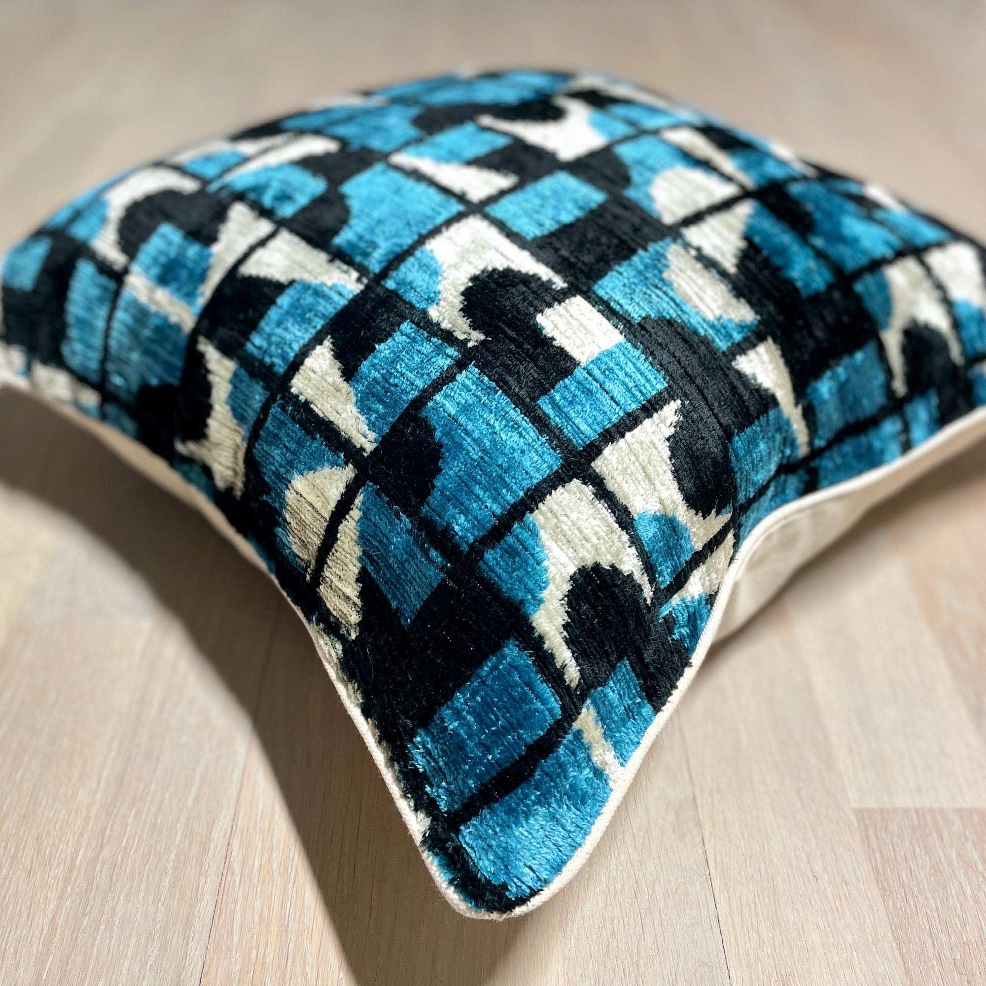 Luxury Velvet Ikat Cushion Cover - Boho Chic Decorative Pillow Case for Sofa, Bed, Chair - Perfect for Living Room, Bedroom & Home Decor
